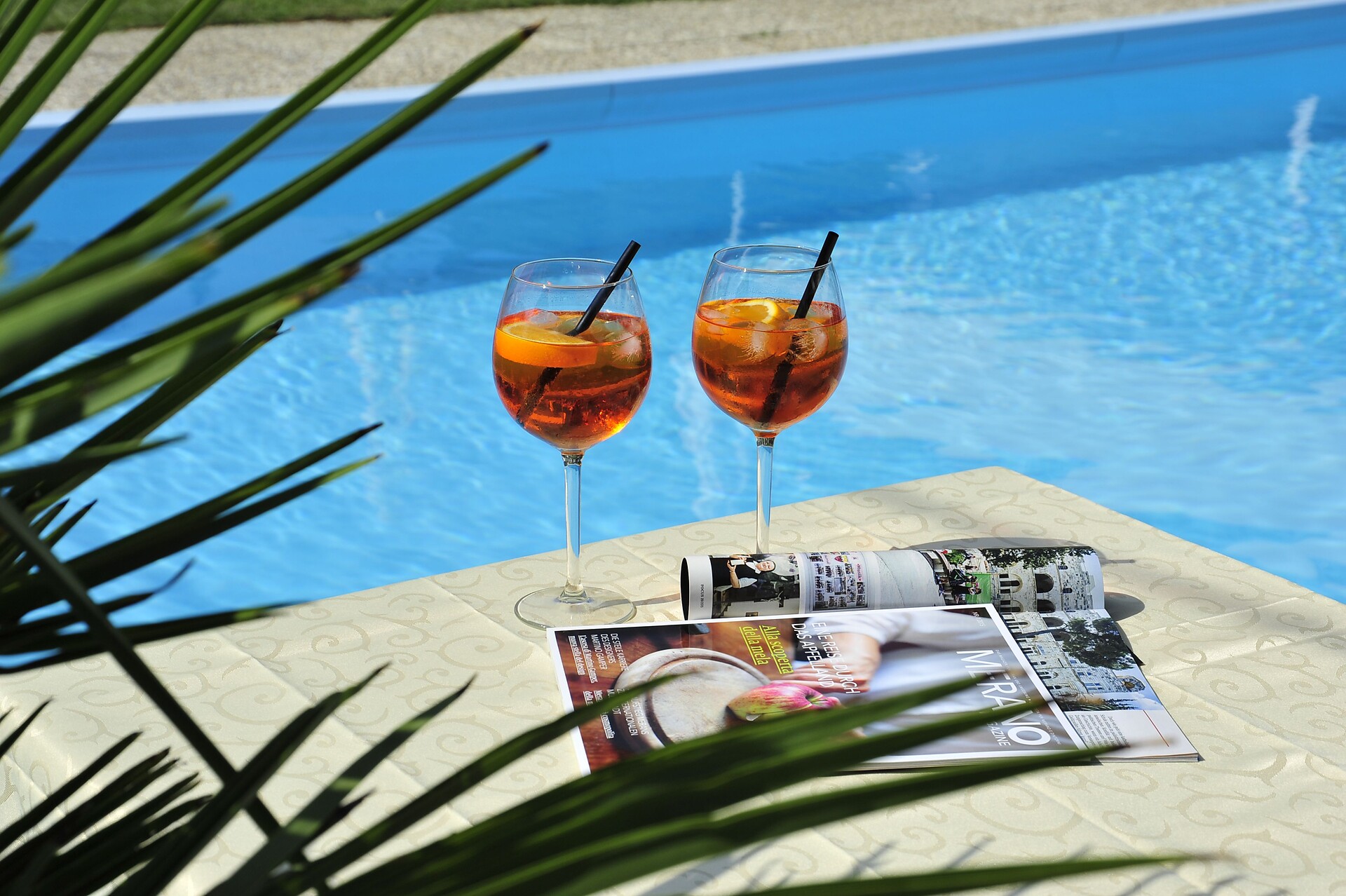 Aperitif am Schwimmbad