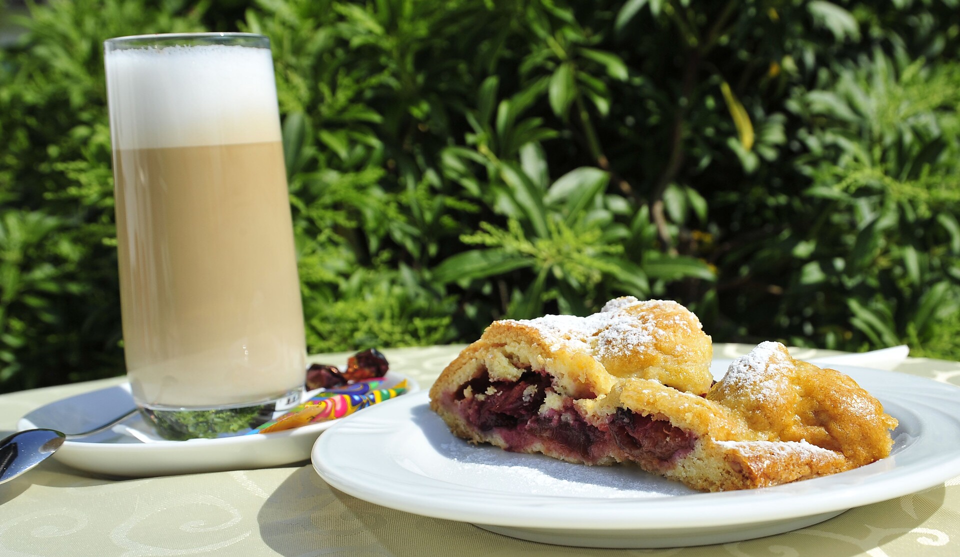 Nachmittags Kaffee und hausgemachten Kuchen