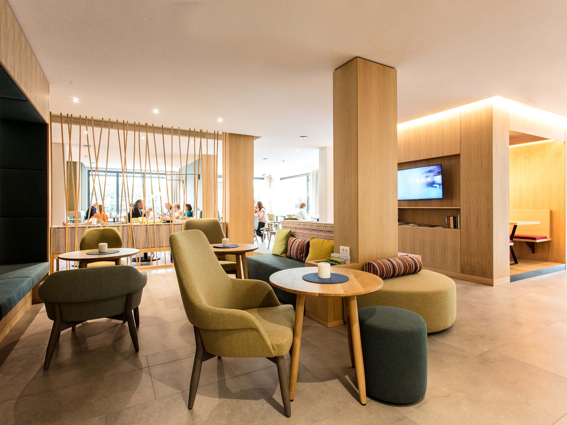 Flora Hotel & Suites