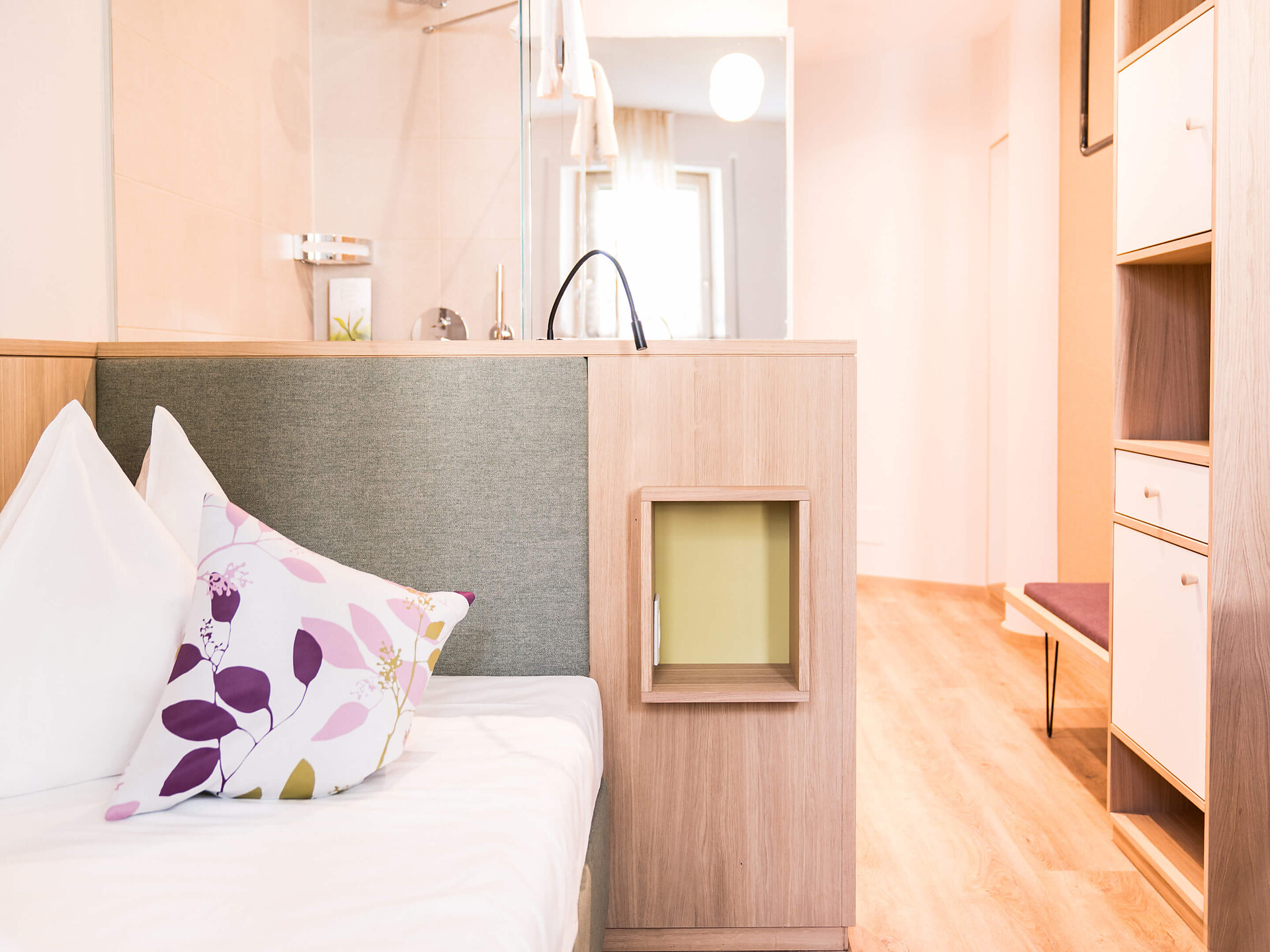 Flora Hotel & Suites