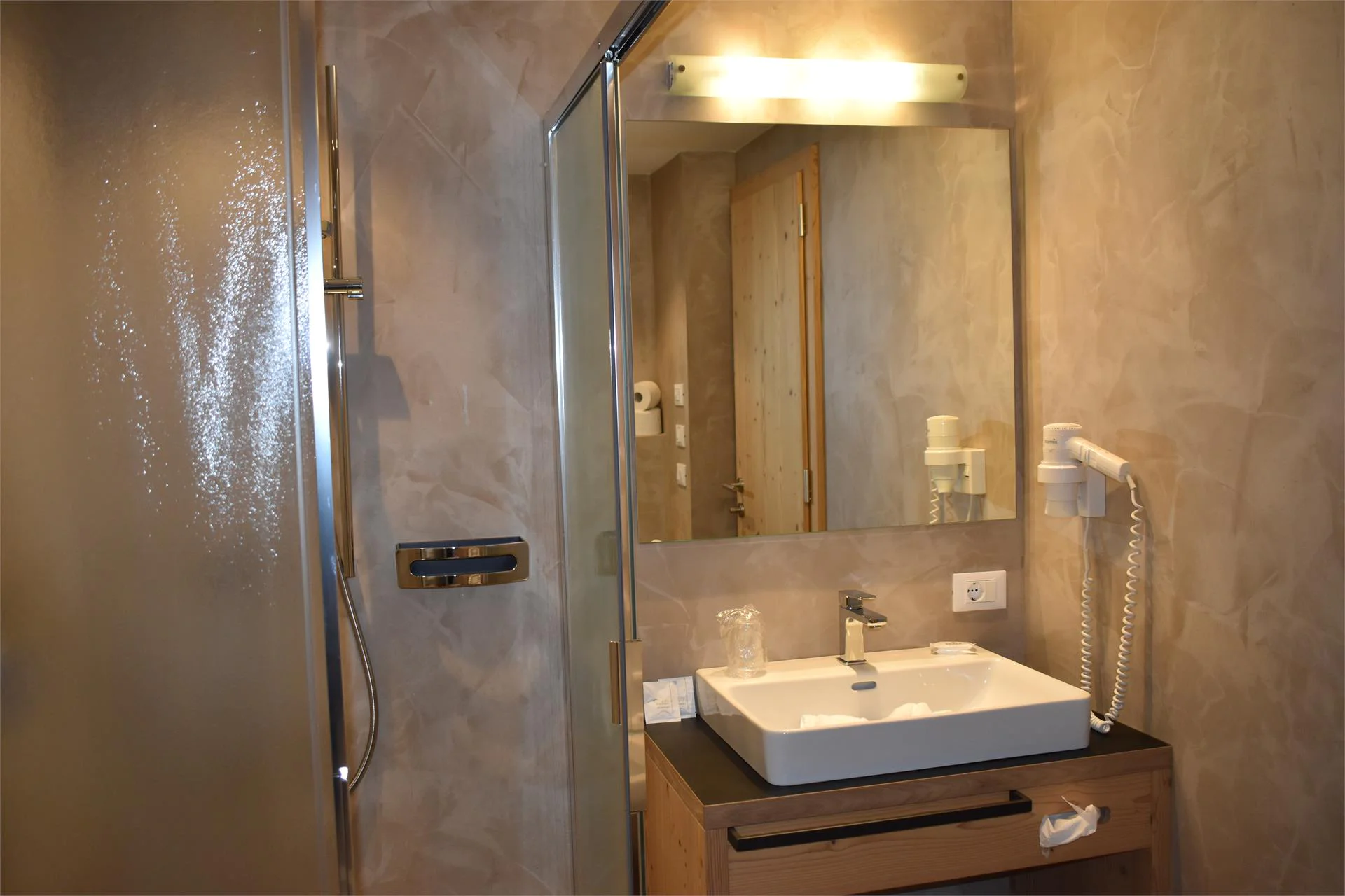 Albergo Teiser Stern Funes 31 suedtirol.info