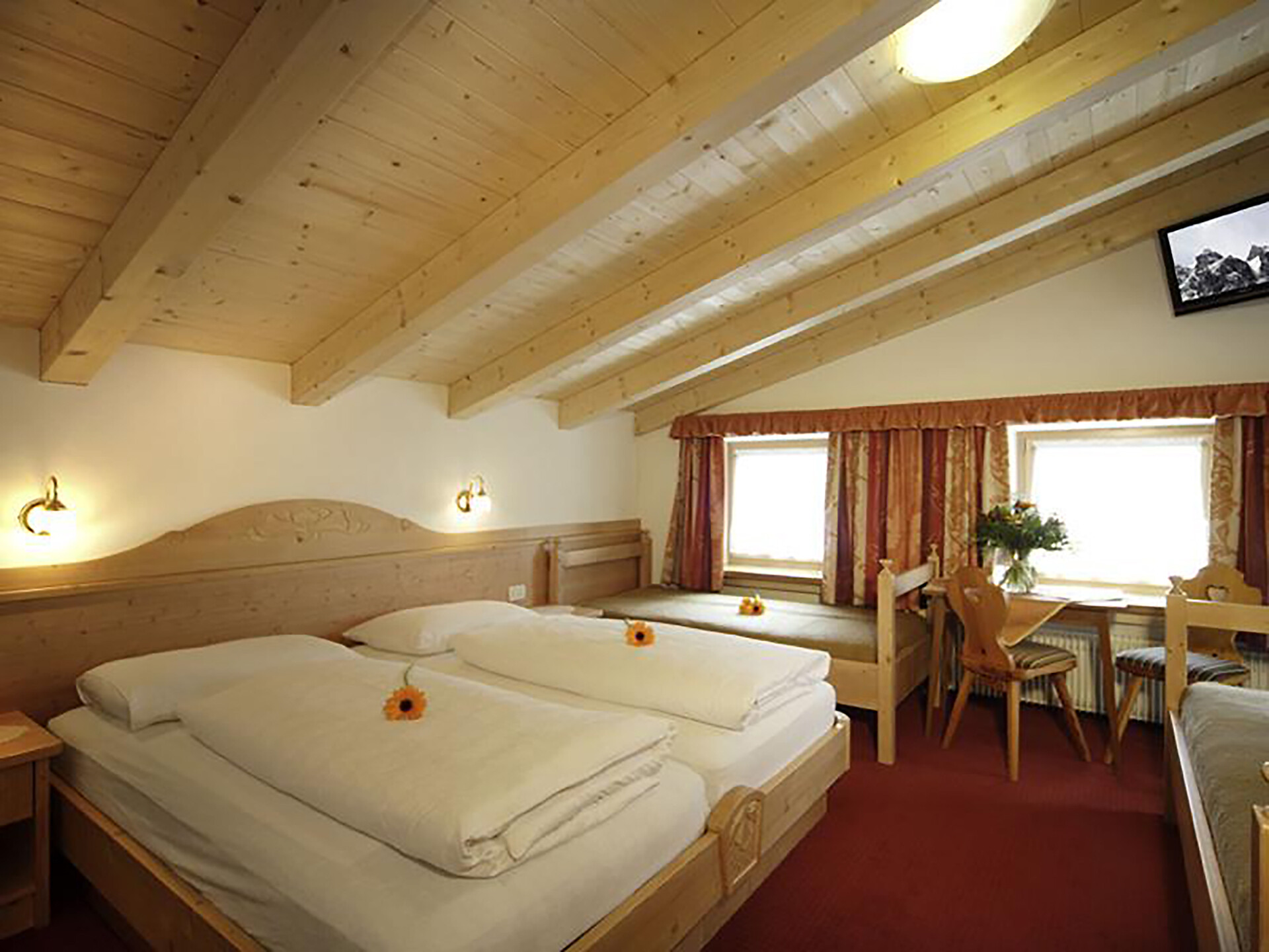 Mehrbettzimmer mit Balkon