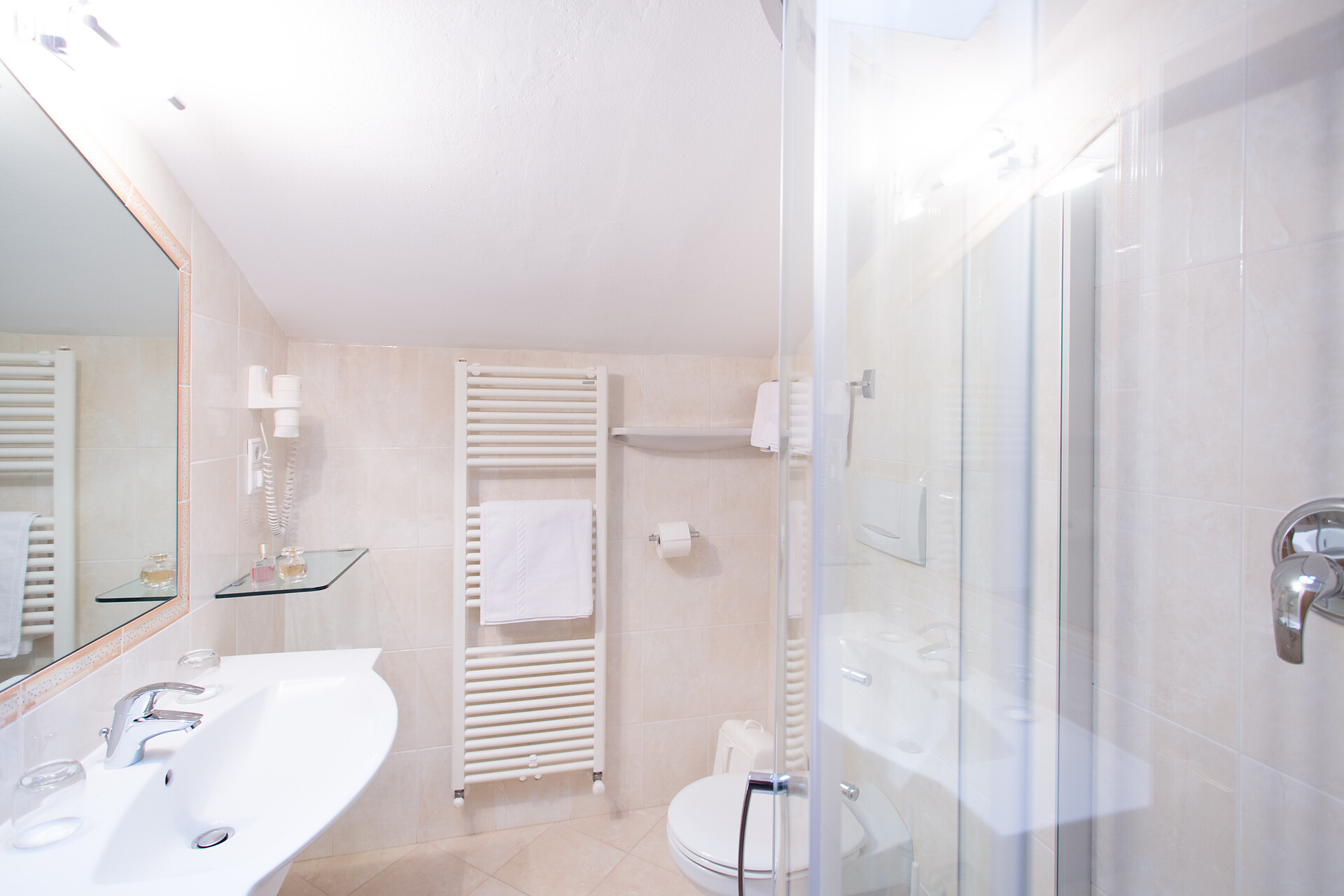 Bathroom (double room)