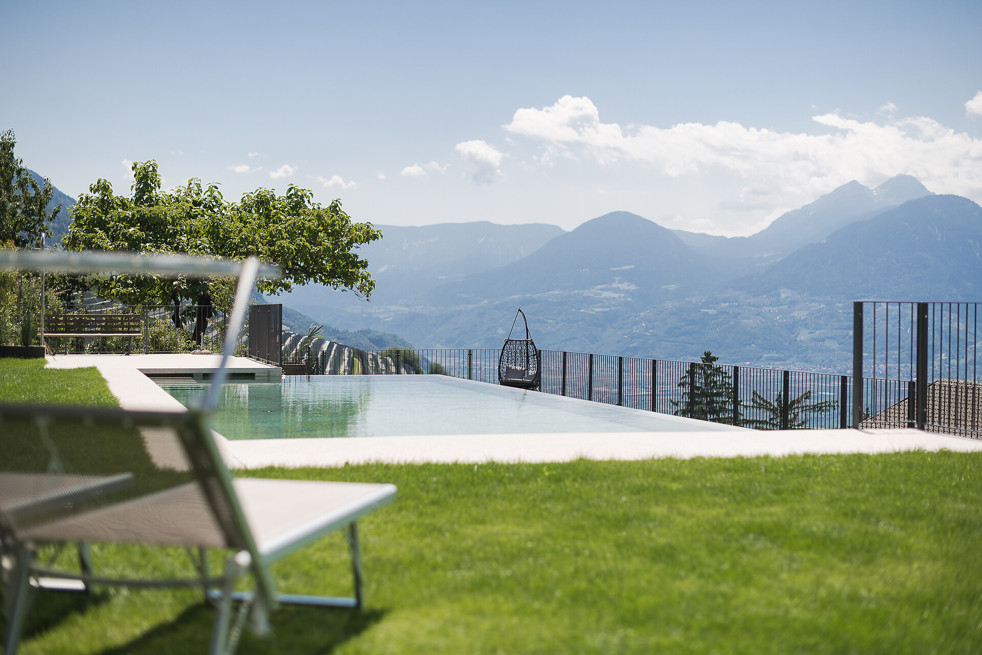 Giardino con piscina