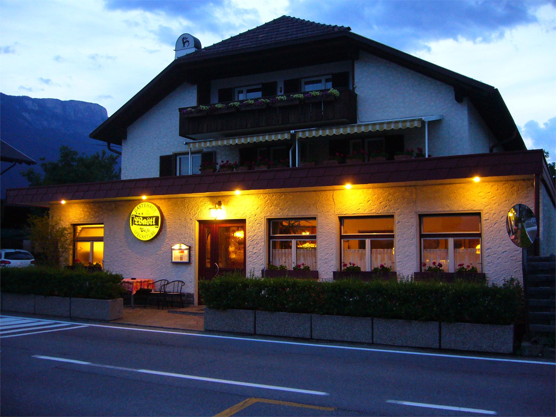 Gasthof Wastl  Speckstube Eppan an der Weinstraße 25 suedtirol.info