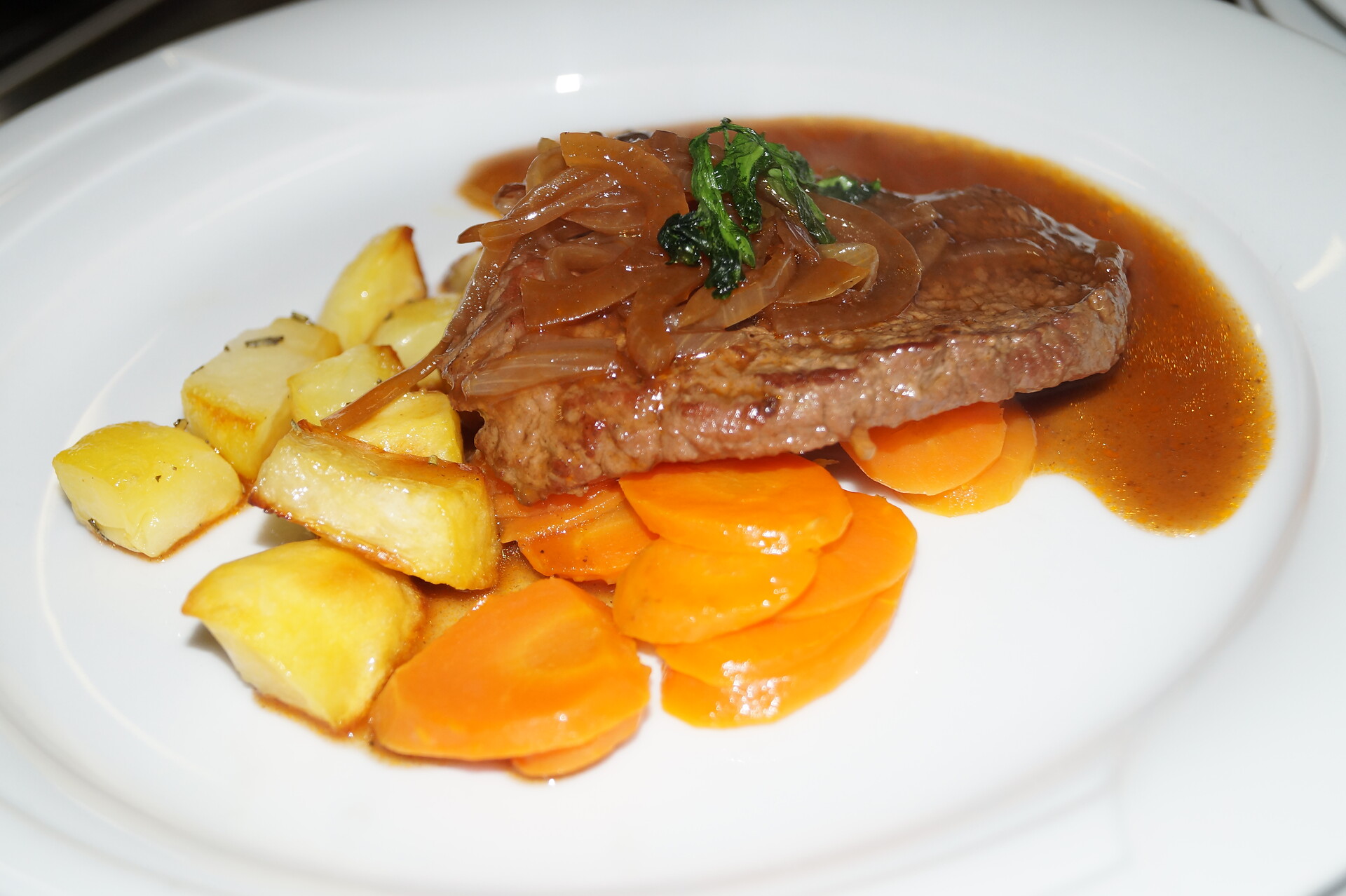 Steak with potatos and carrots