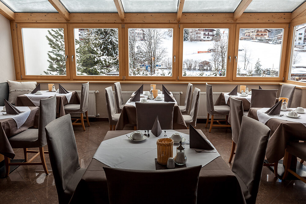 breakfast room