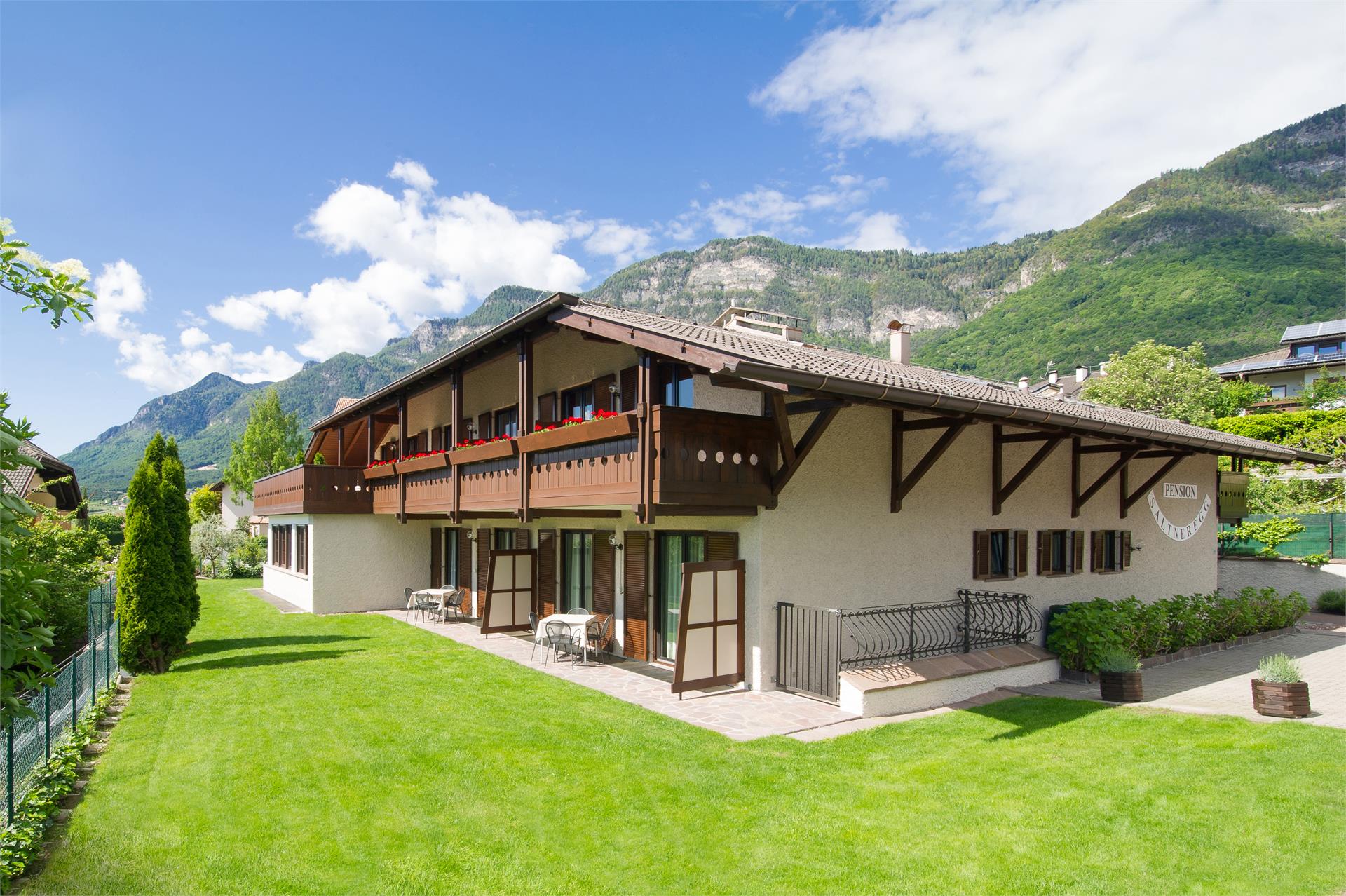 Garni-Hotel Saltneregg Caldaro sulla Strada del Vino 18 suedtirol.info
