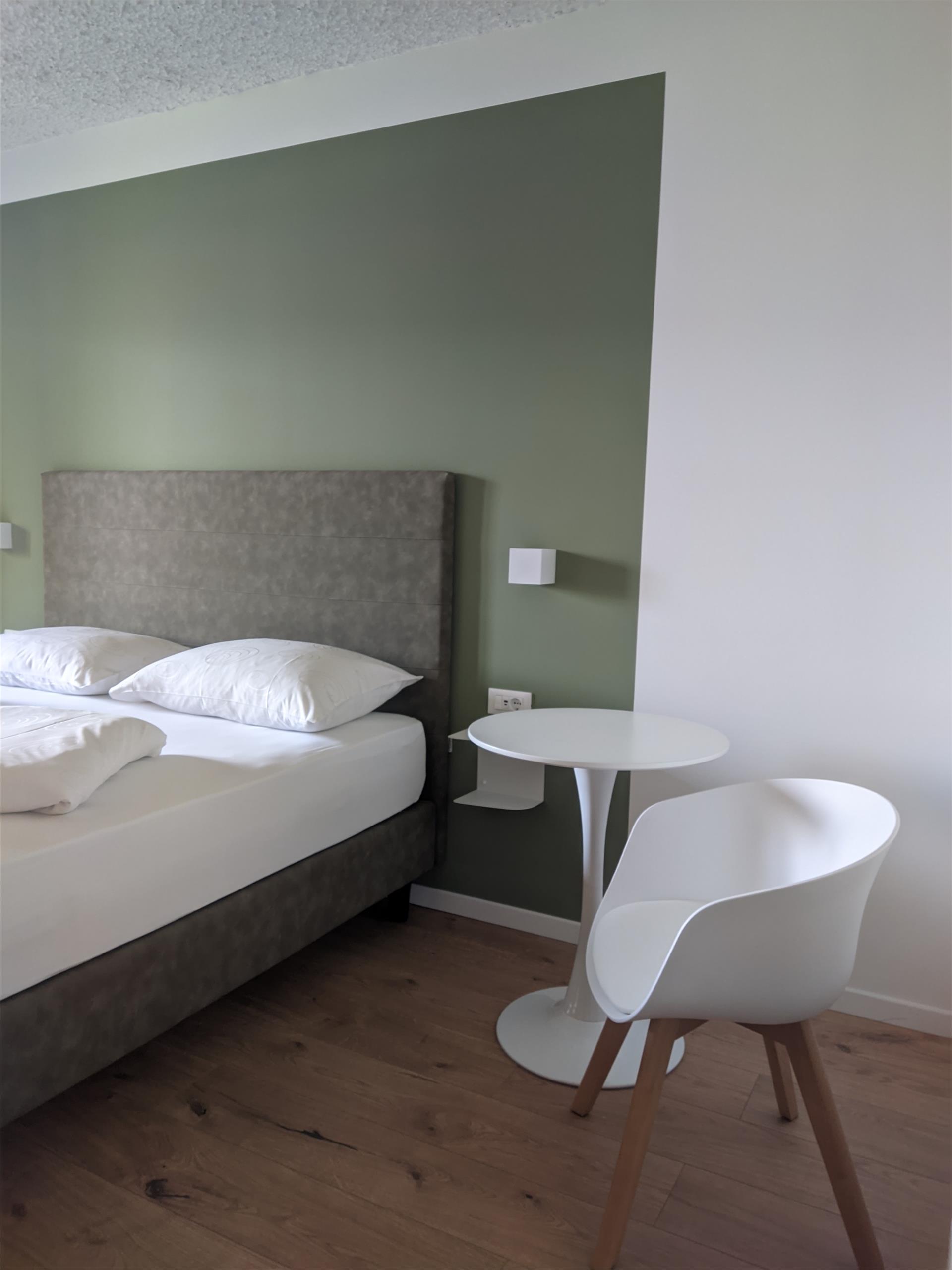 Garni-Hotel Saltneregg Caldaro sulla Strada del Vino 21 suedtirol.info