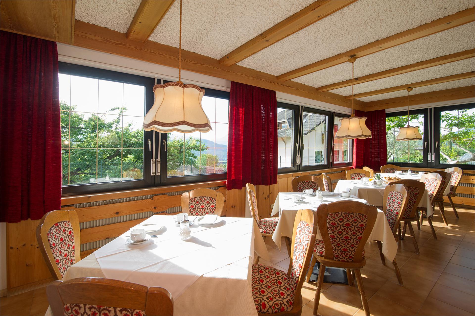 Garni-Hotel Saltneregg Caldaro sulla Strada del Vino 17 suedtirol.info