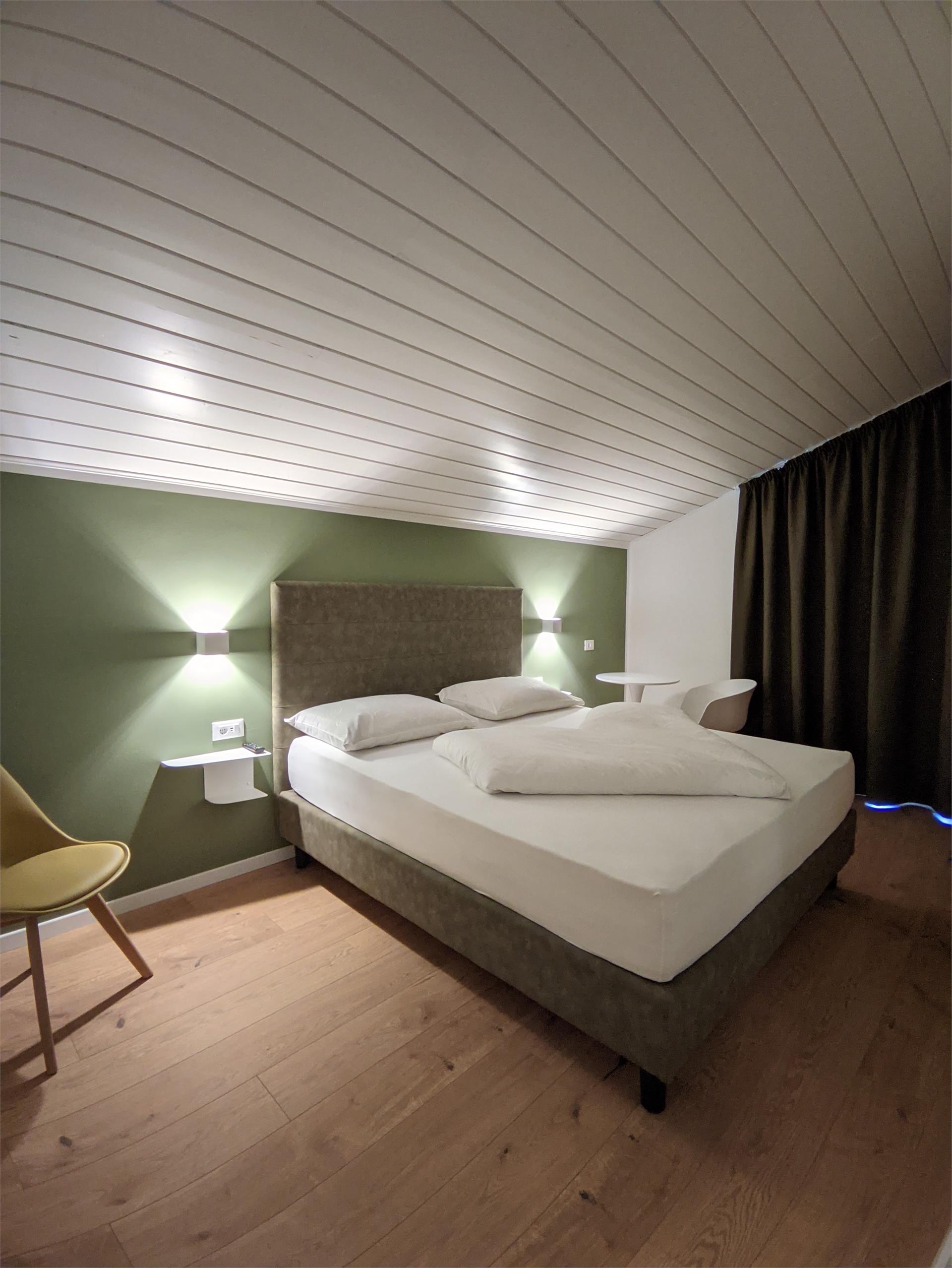 Garni-Hotel Saltneregg Caldaro sulla Strada del Vino 20 suedtirol.info