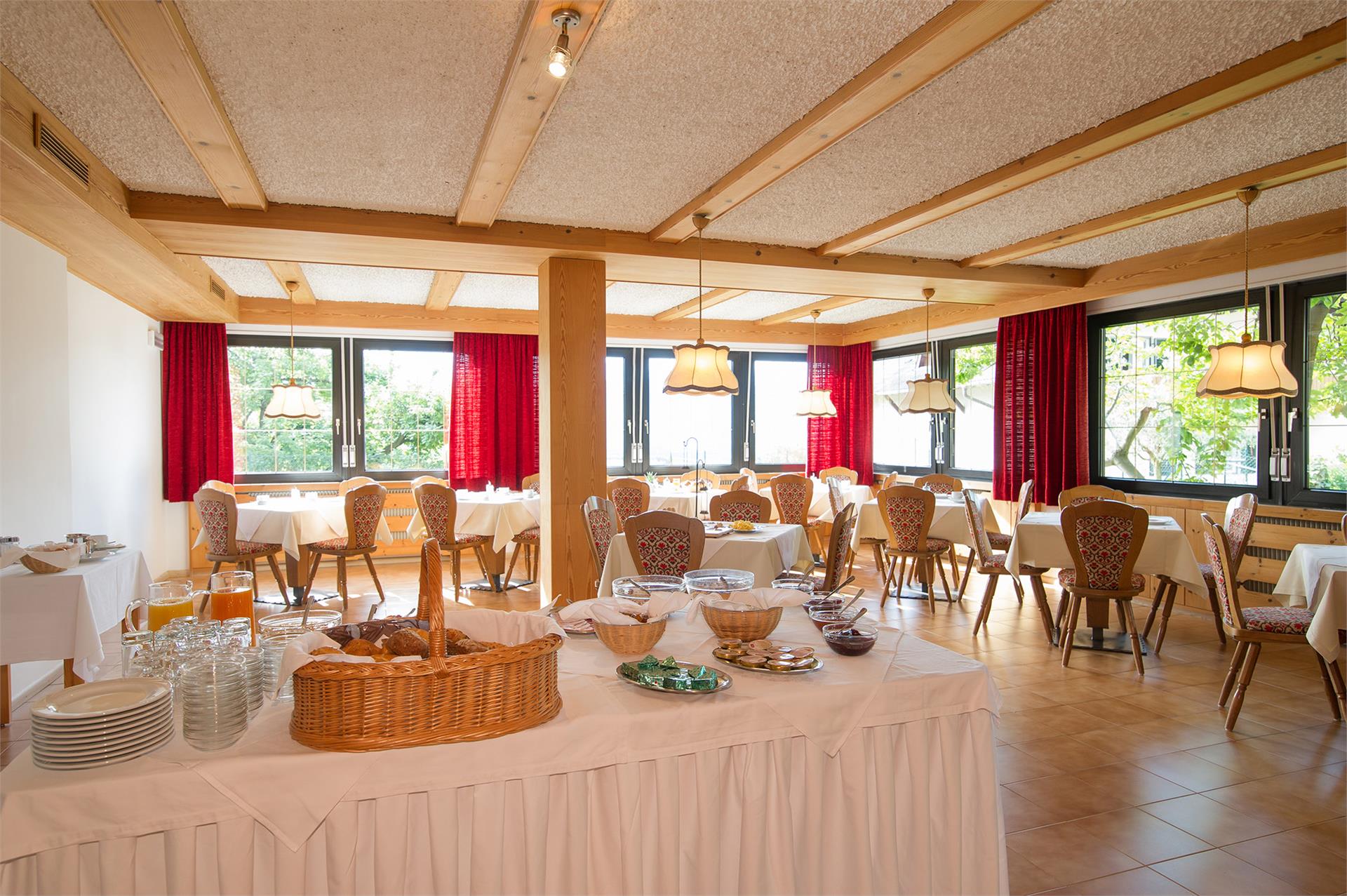 Garni-Hotel Saltneregg Caldaro sulla Strada del Vino 16 suedtirol.info
