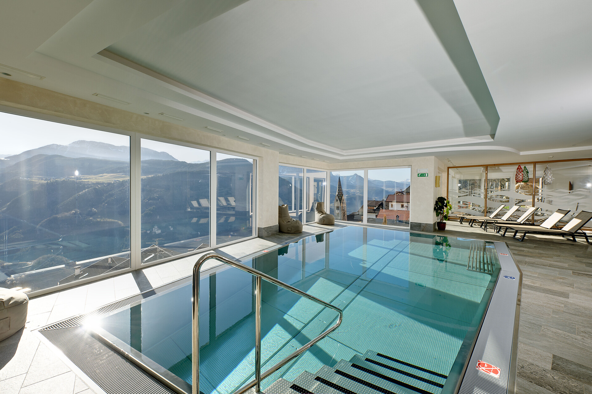 indoor swinning pool