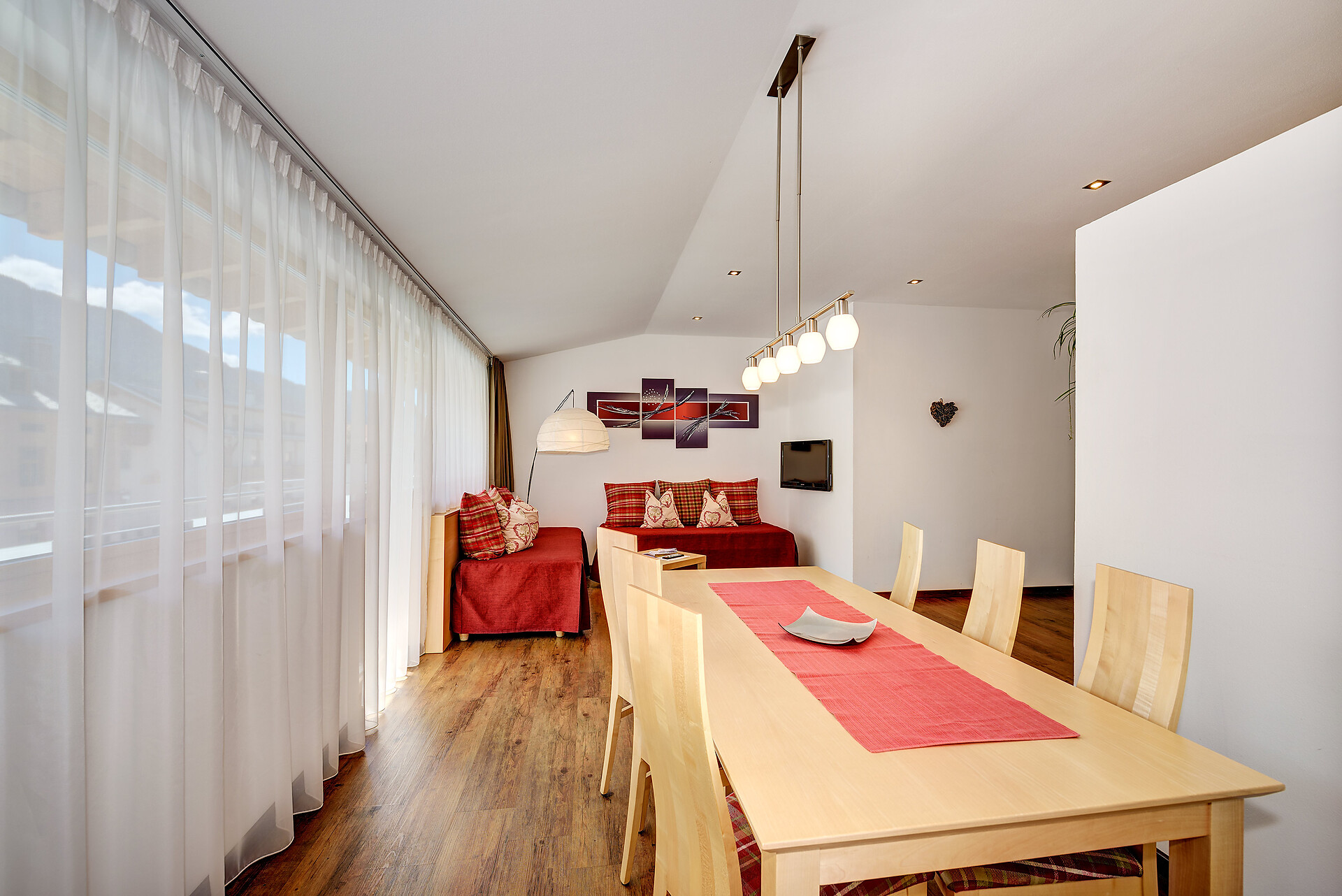 Garni Hotel St. Valentin Curon Venosta 9 suedtirol.info
