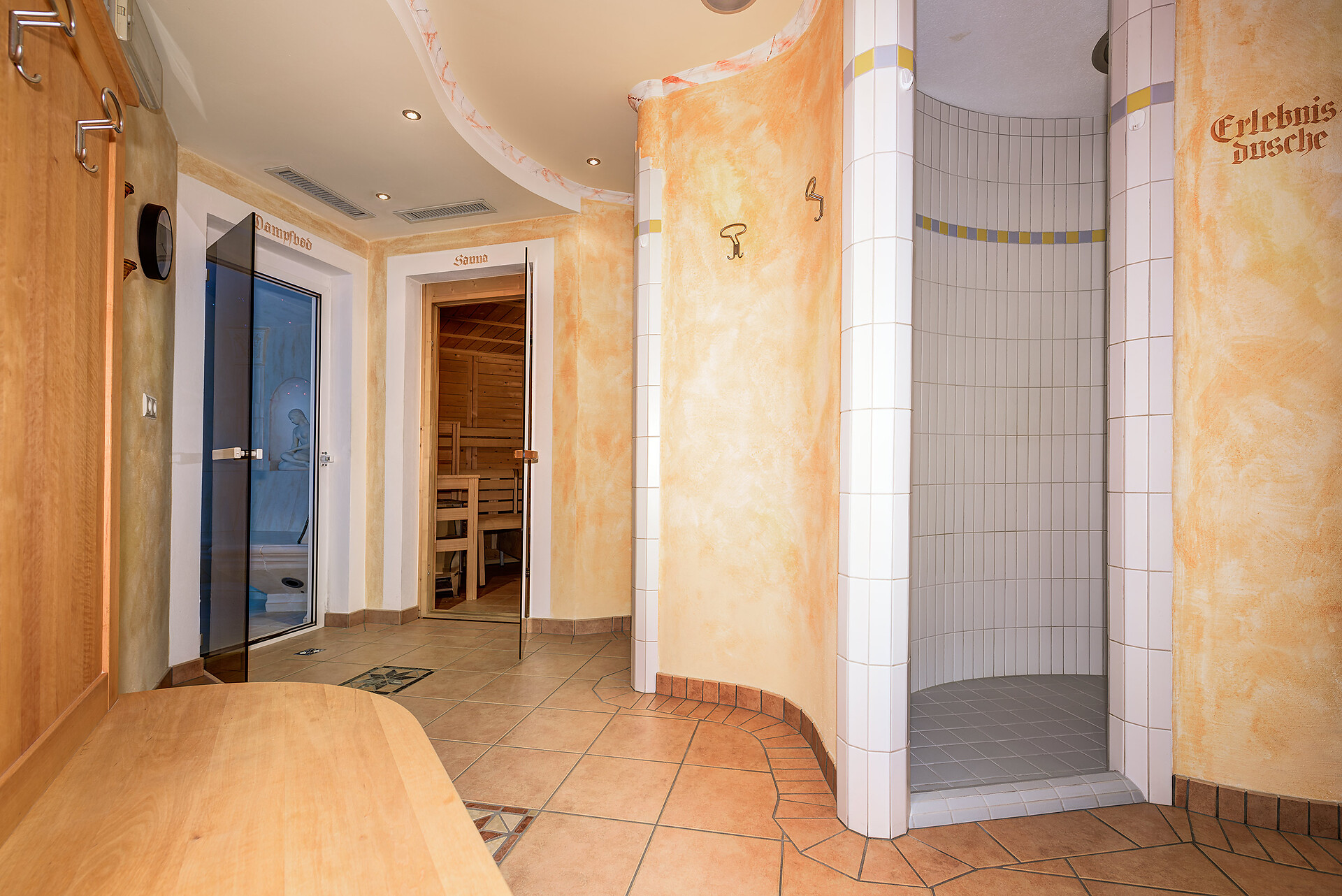 Garni Hotel St. Valentin Curon Venosta 15 suedtirol.info