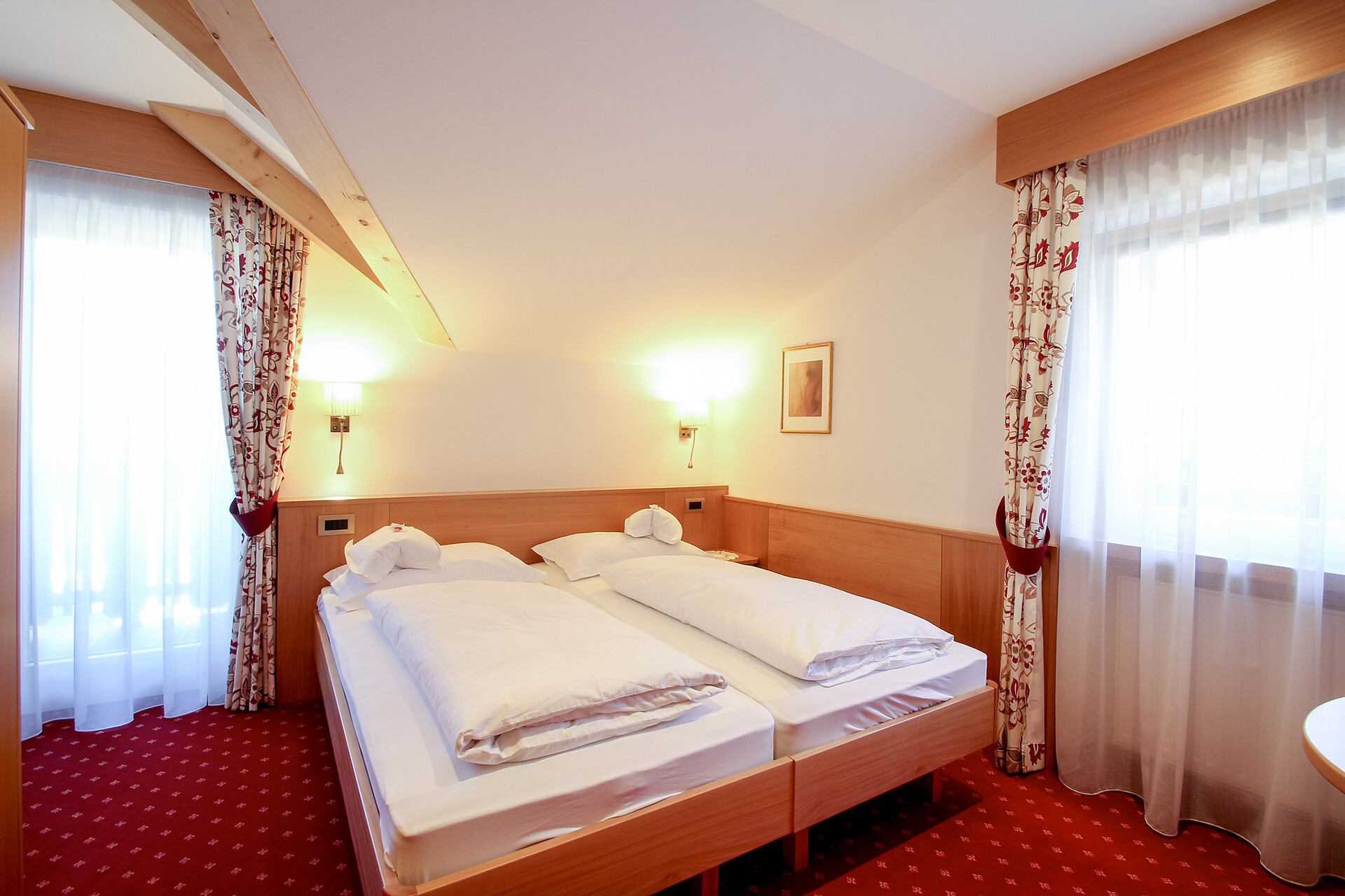 Standard bedroom with balcony