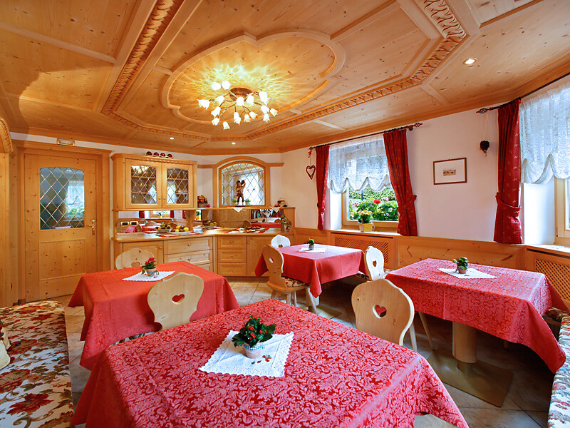 breakfast room