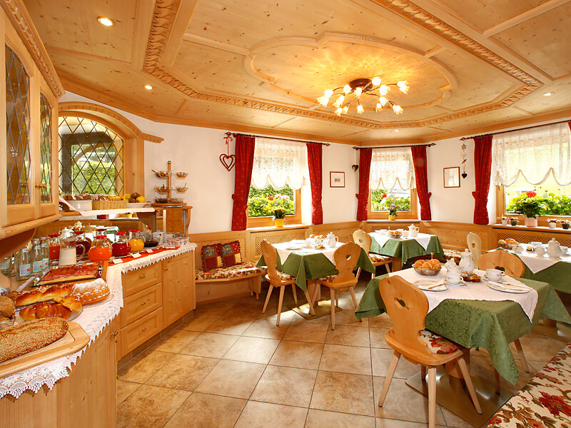 breakfast room