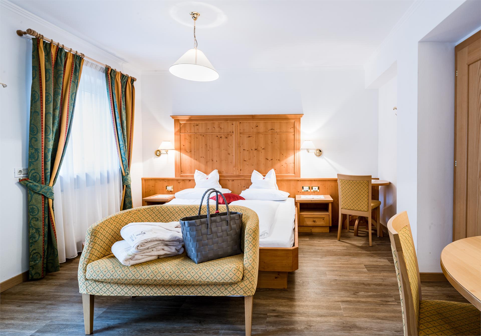Garni-Hotel Mezdi Wellness B&B & App. Selva 9 suedtirol.info