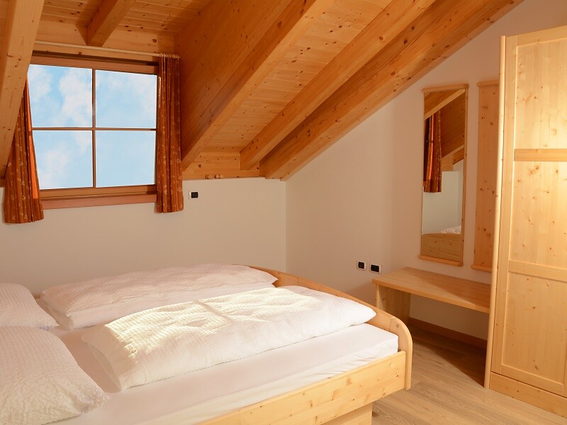 Bedroom Golden Delicious