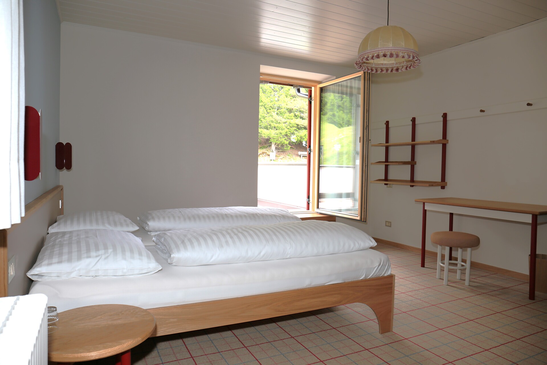 4 bed room