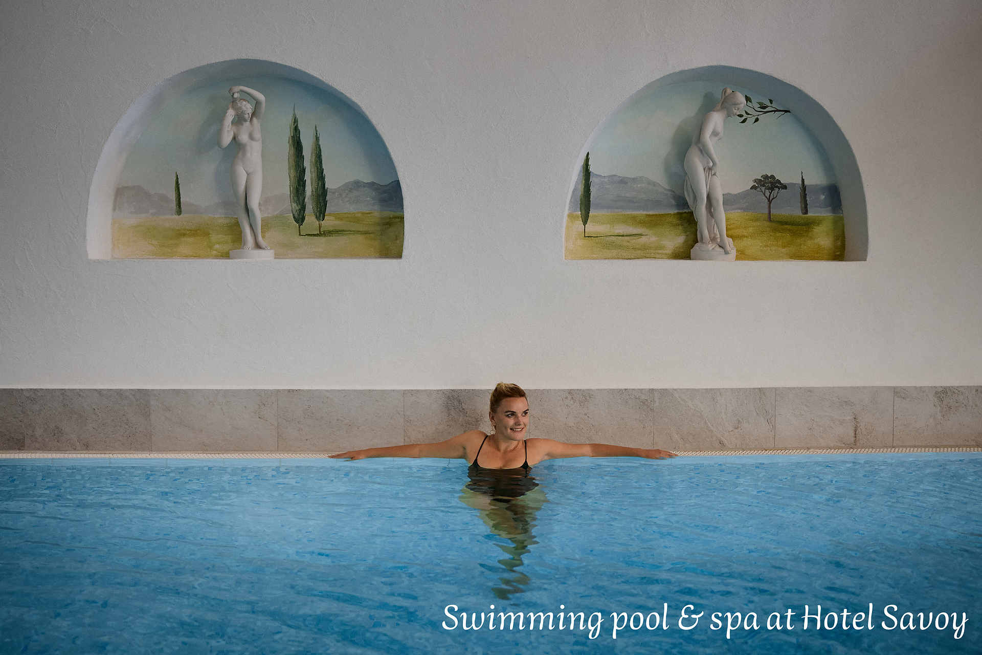 Swimming pool & spa at Hotel Savoy