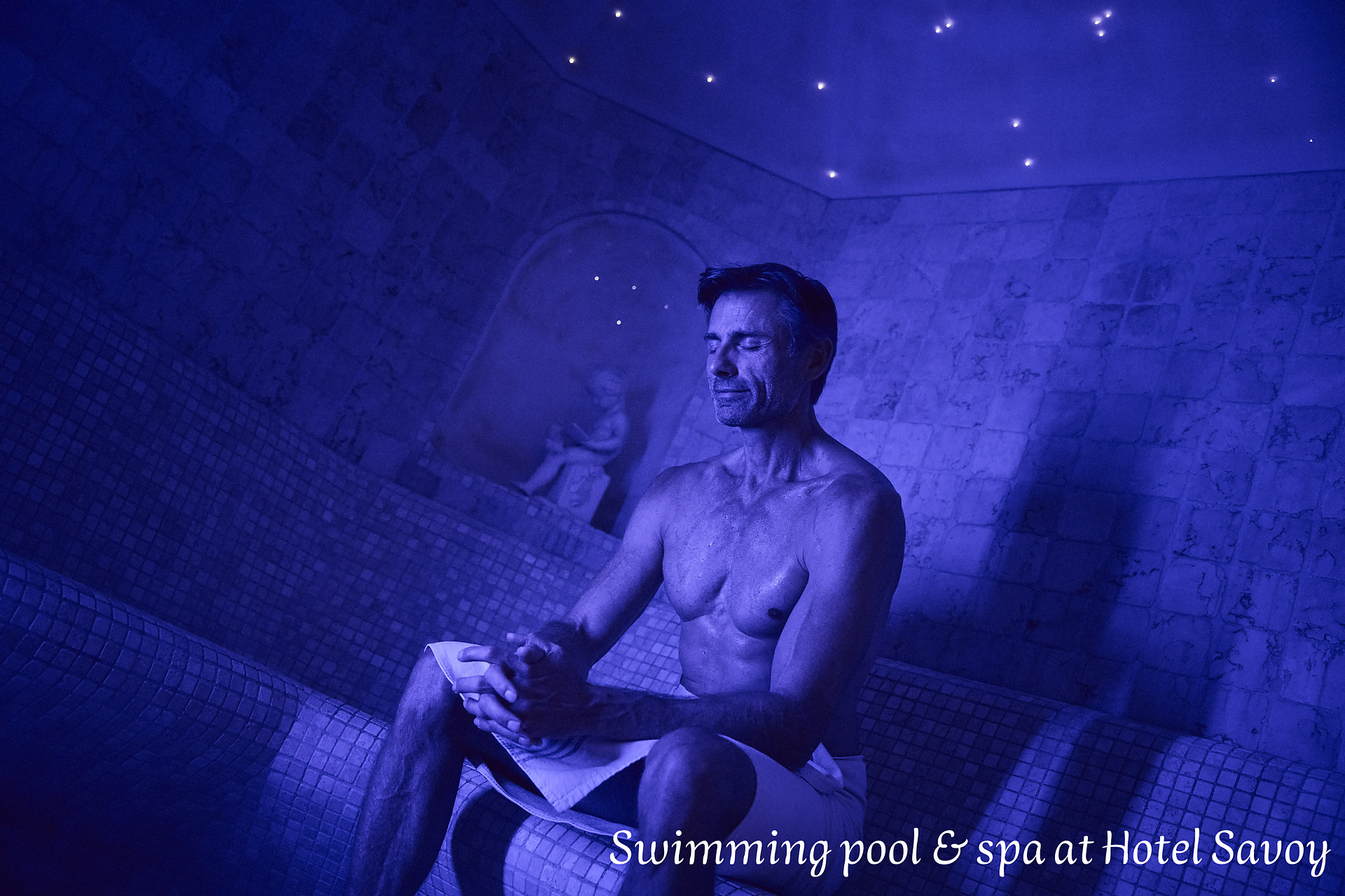 Swimming pool & spa at Hotel Savoy