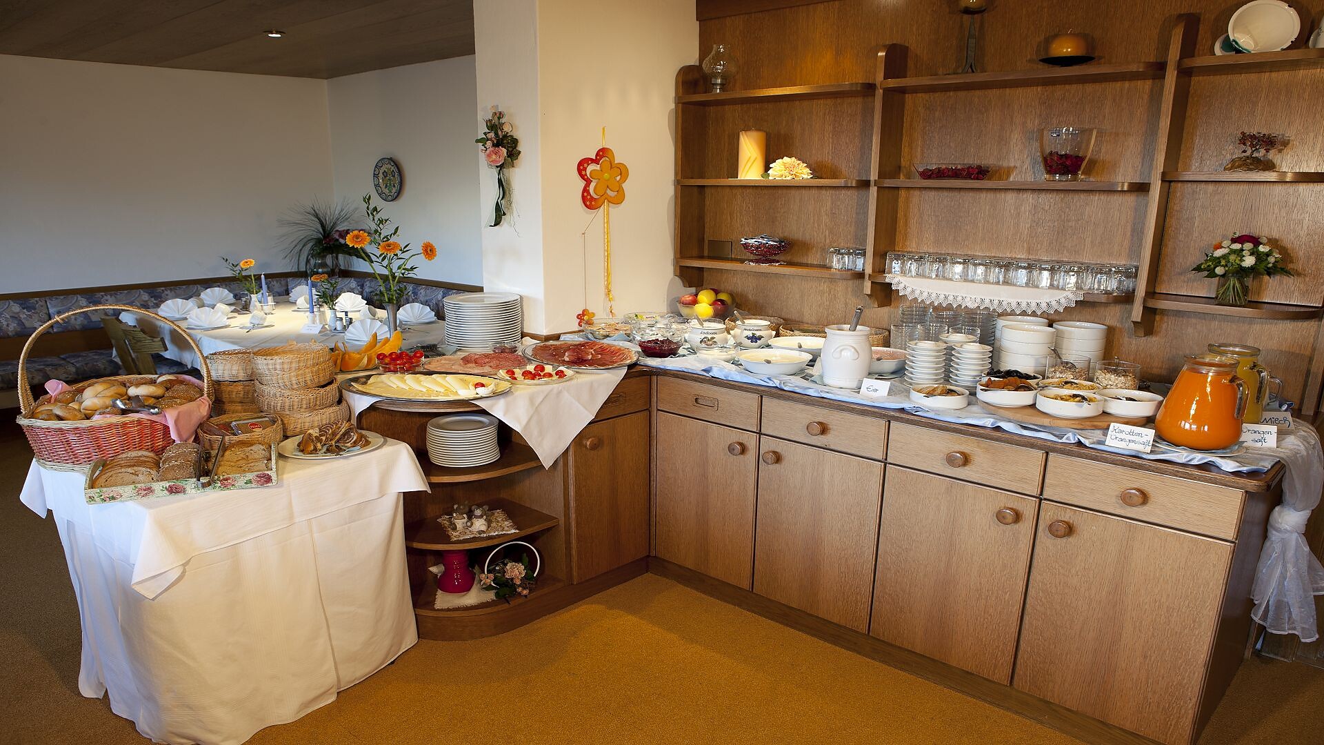 unser Frühstücksraum mit Buffet