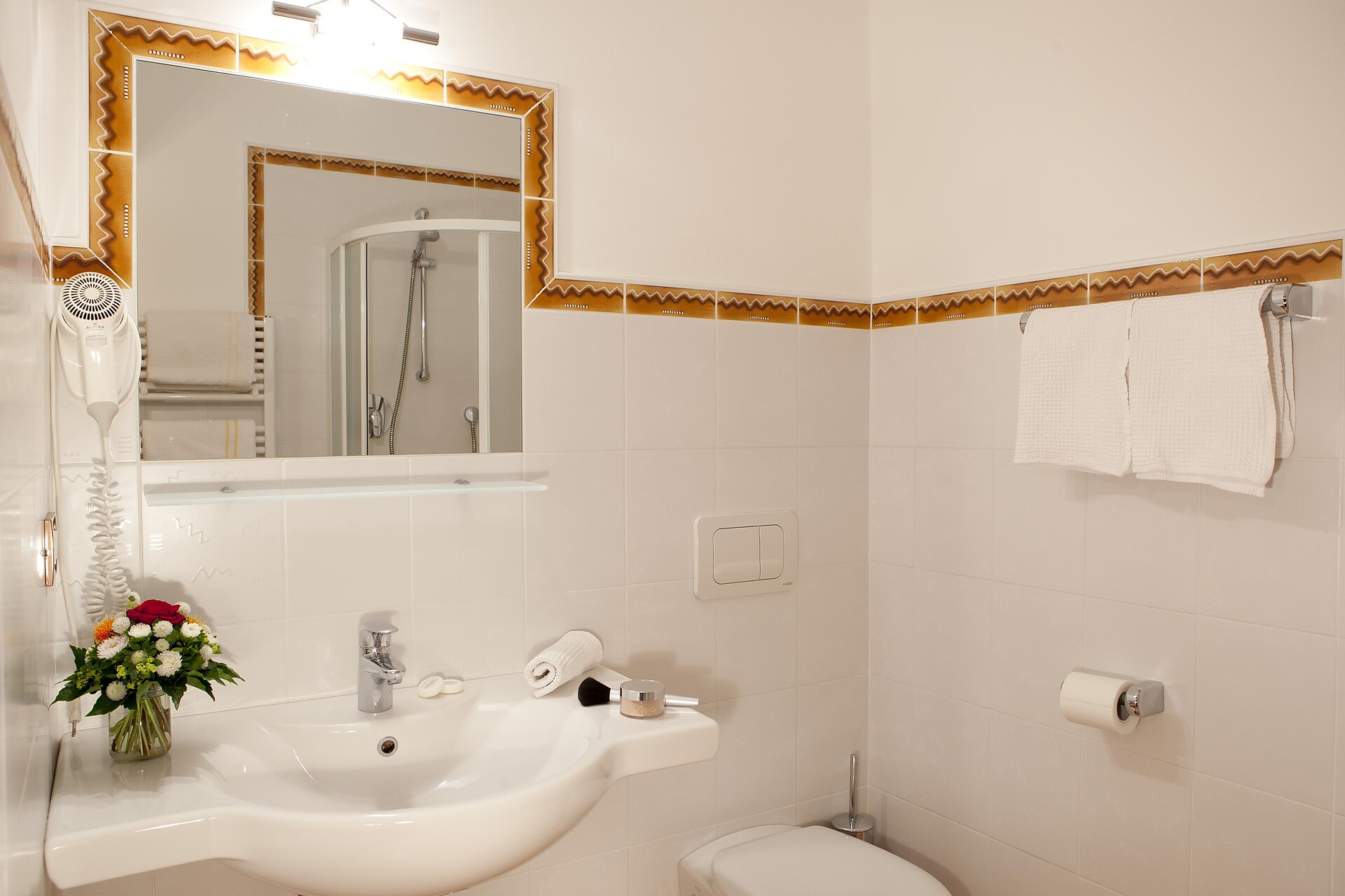 Bad Doppelzimmer mit Südbalkon