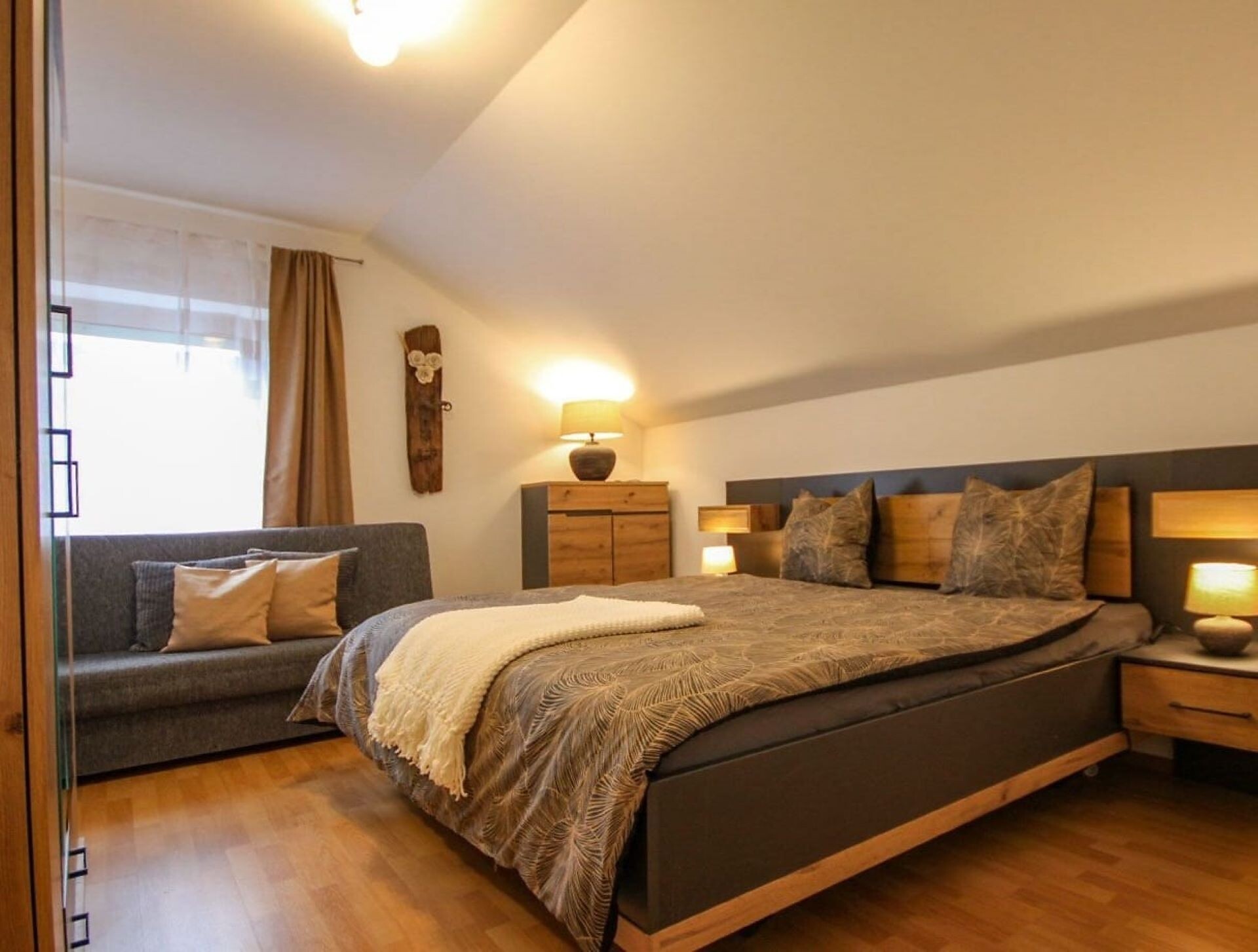 Schlafzimmer 1
