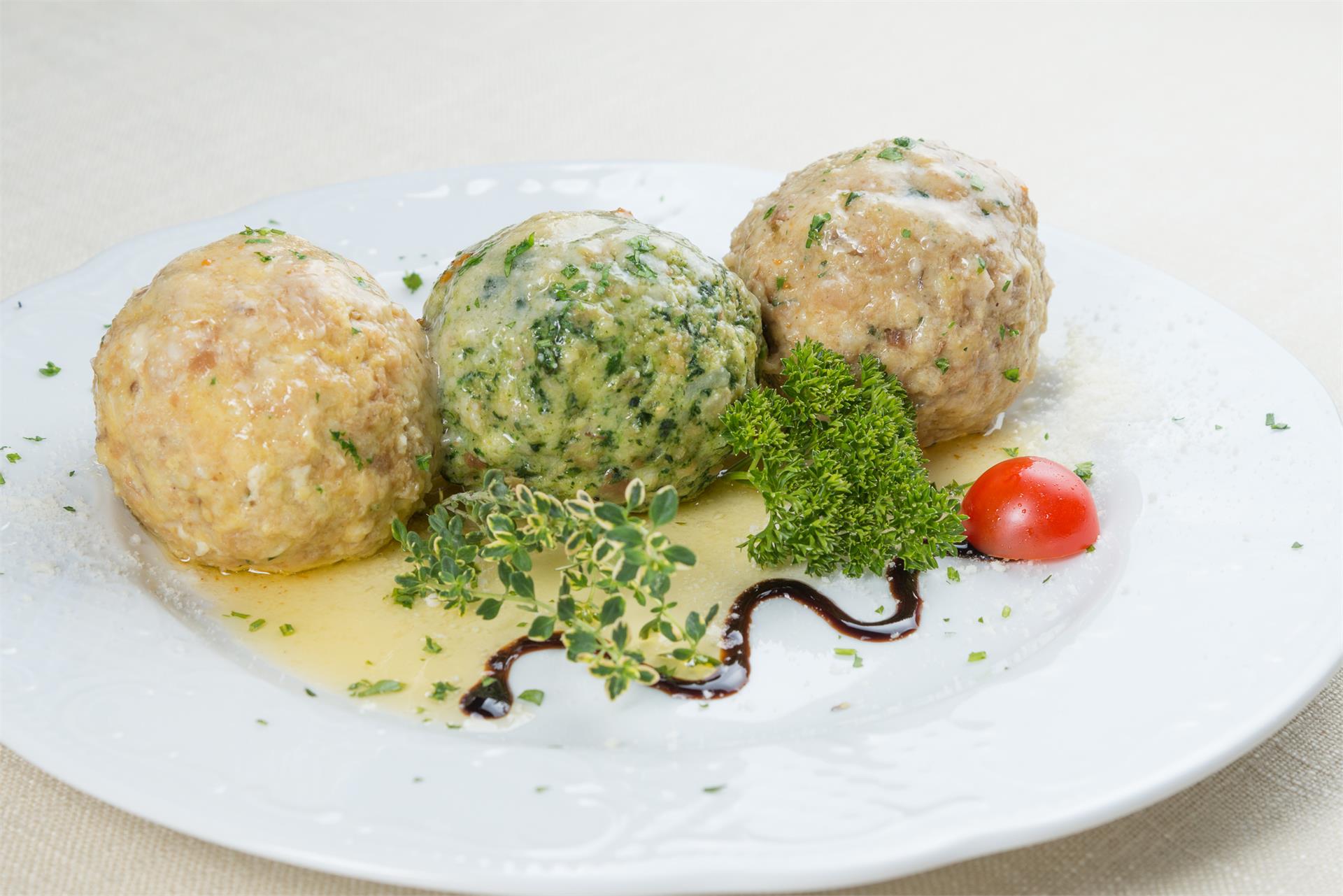 Inn/Restaurant Goldener Adler Kurtatsch an der Weinstraße/Cortaccia sulla Strada del Vino 7 suedtirol.info