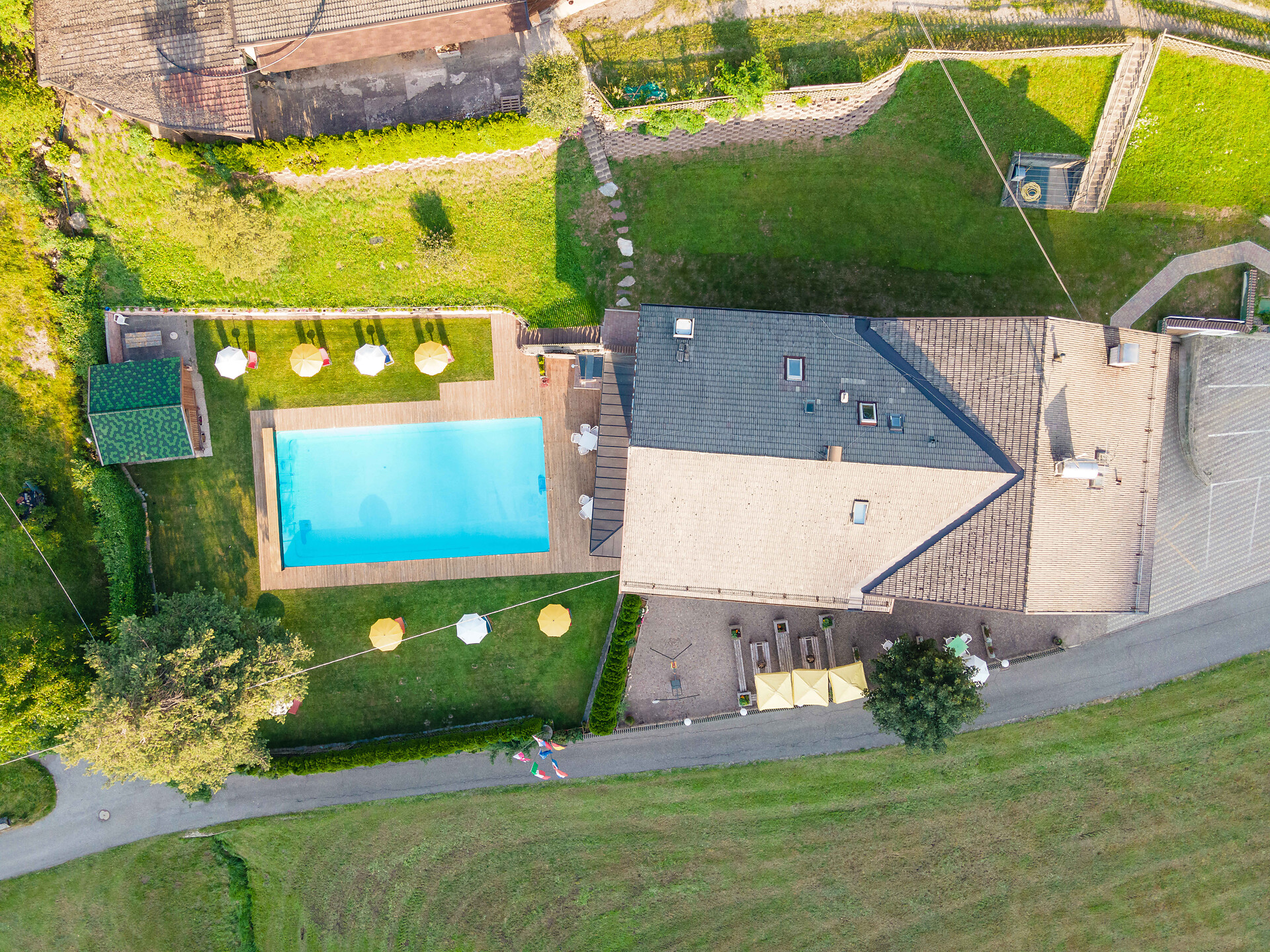 Estate drone piscina