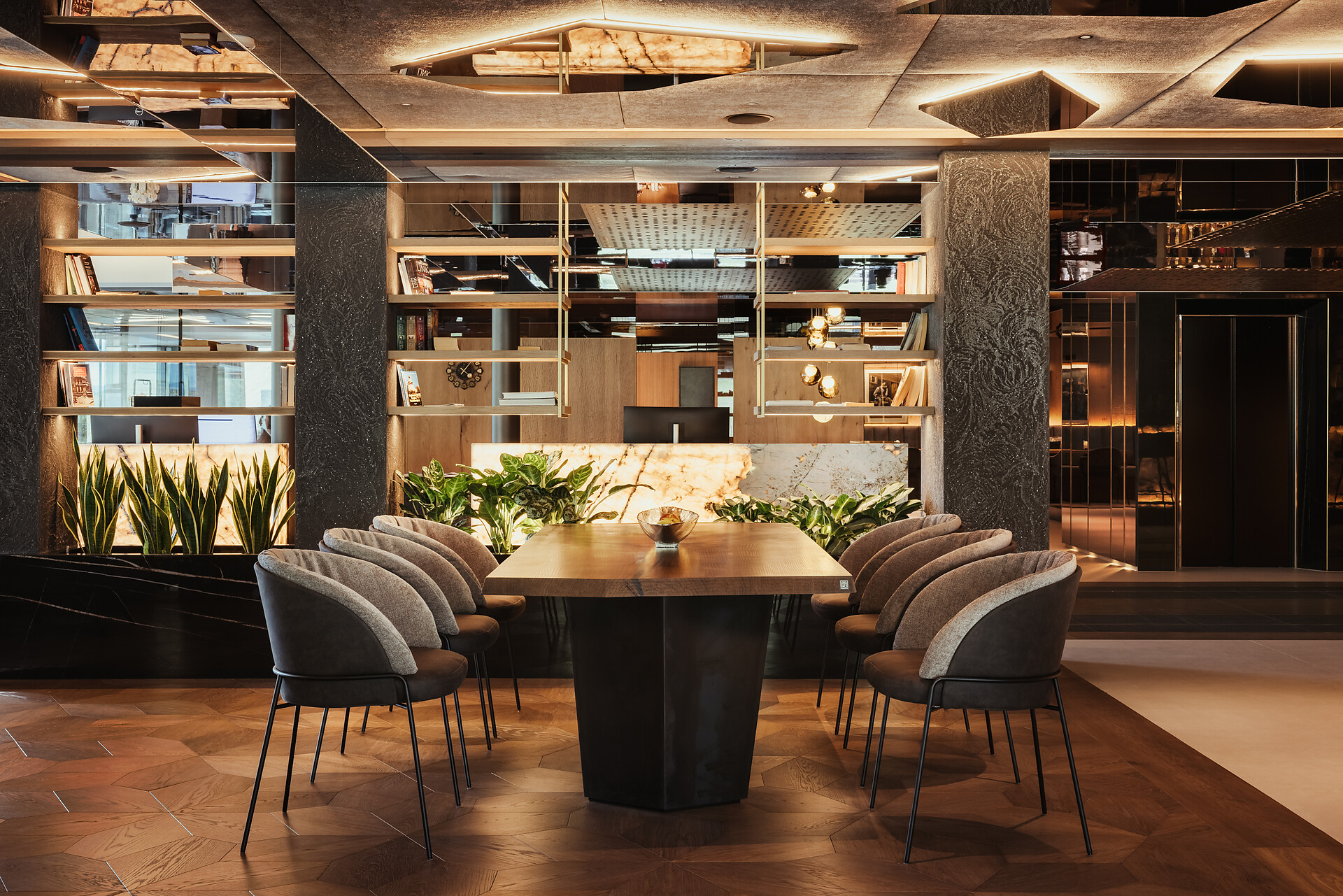 NEW GRANVARA® BAR LOUNGE