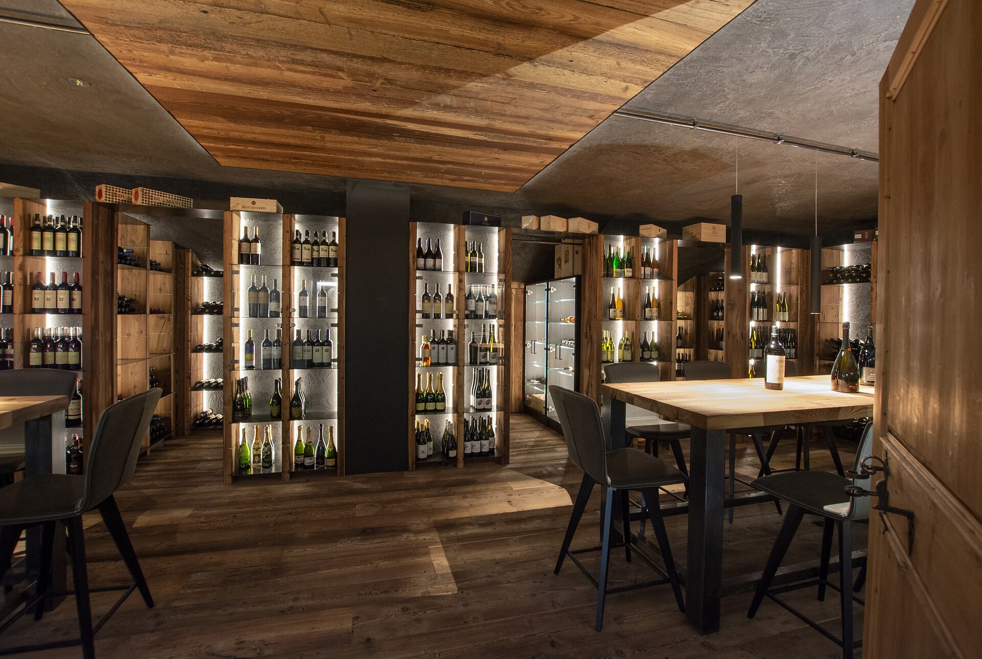 NEW WINE LOUNGE