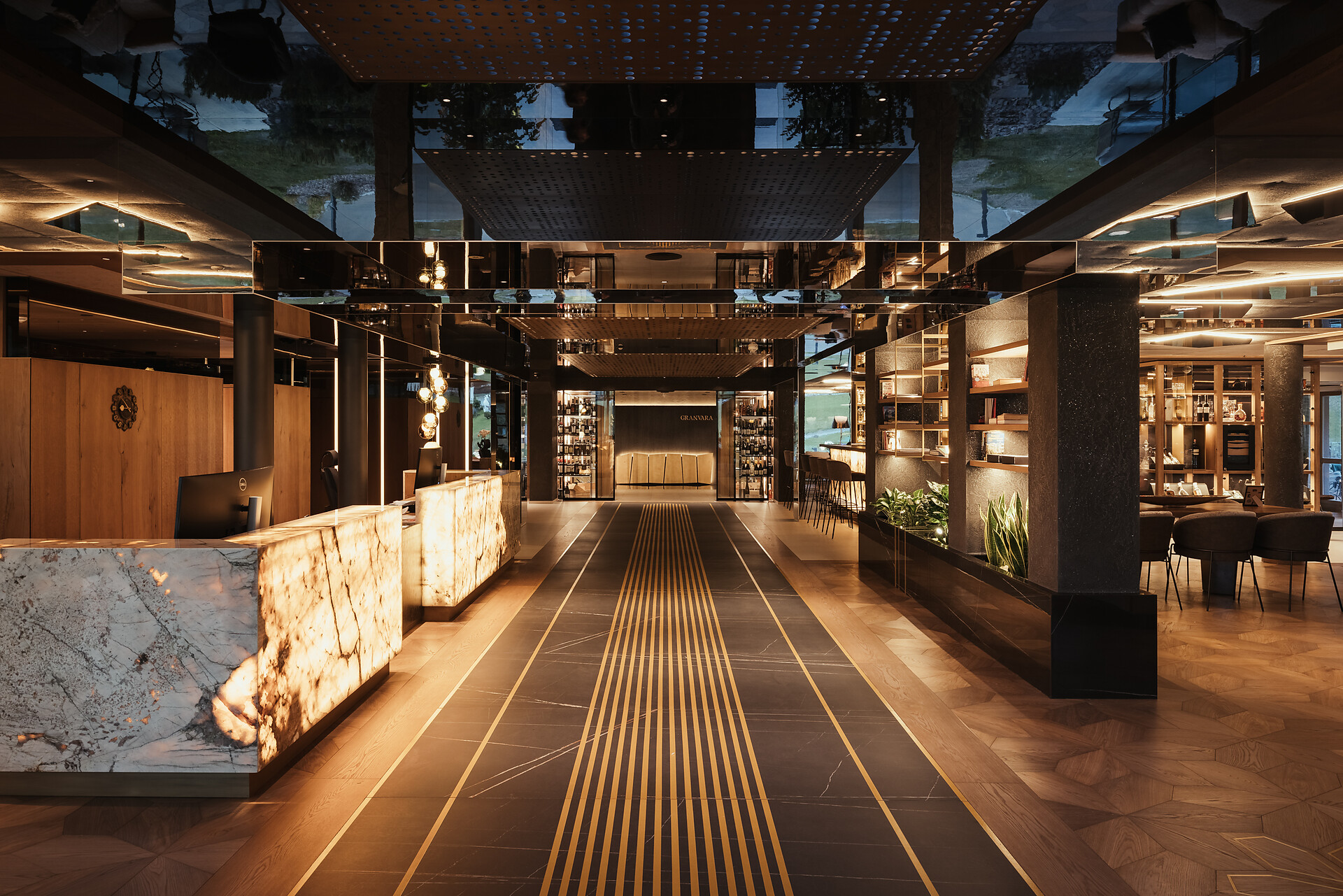 NEW GRANVARA® RECEPTION & BAR