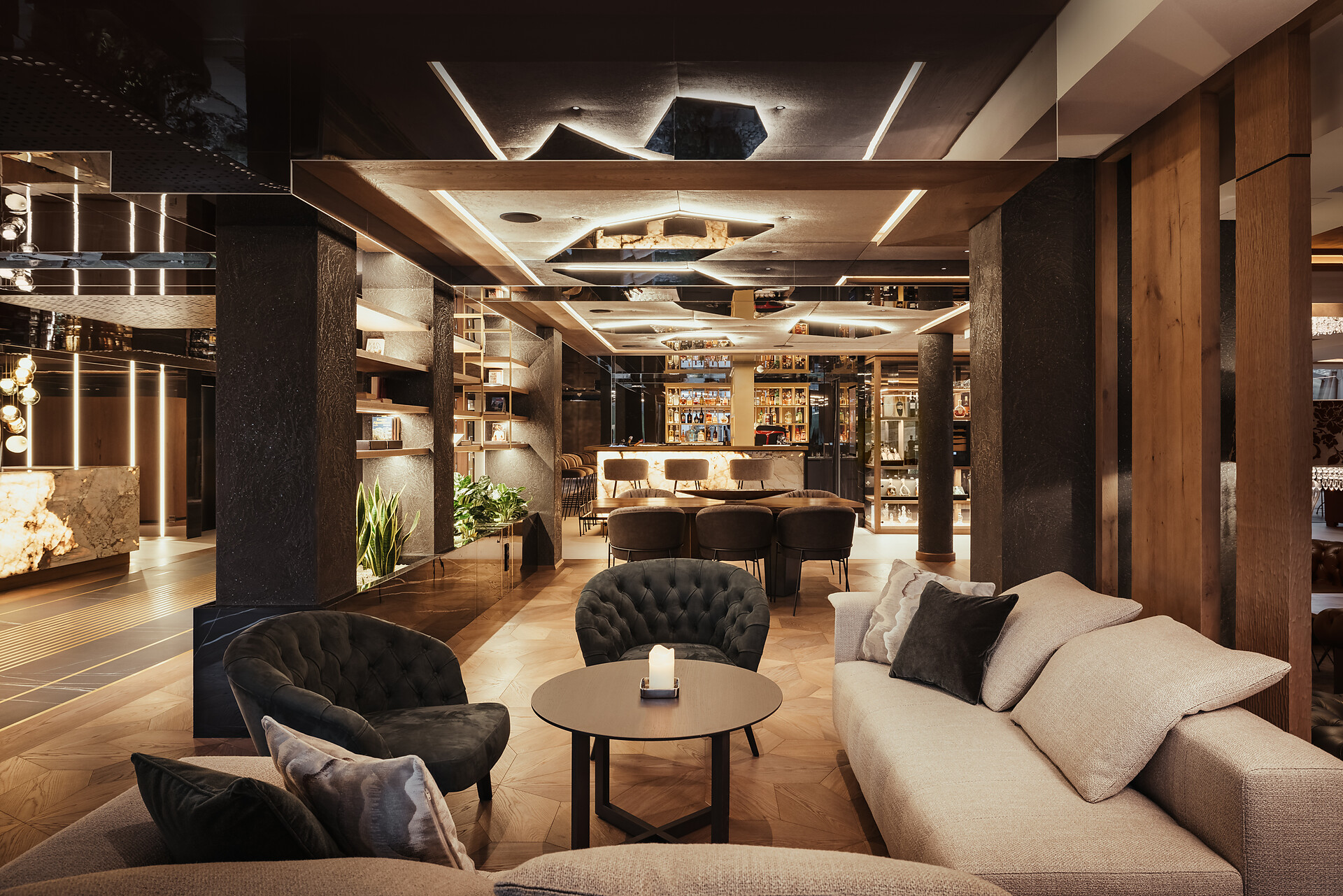 NEW GRANVARA® BAR LOUNGE