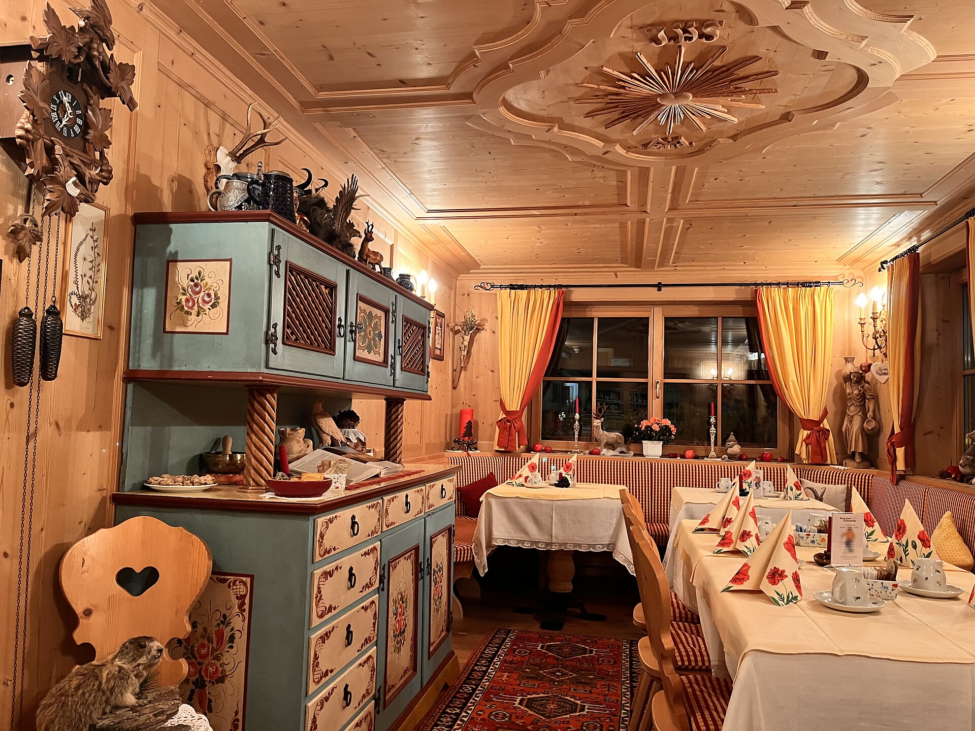 breakfast room Tyrolean style