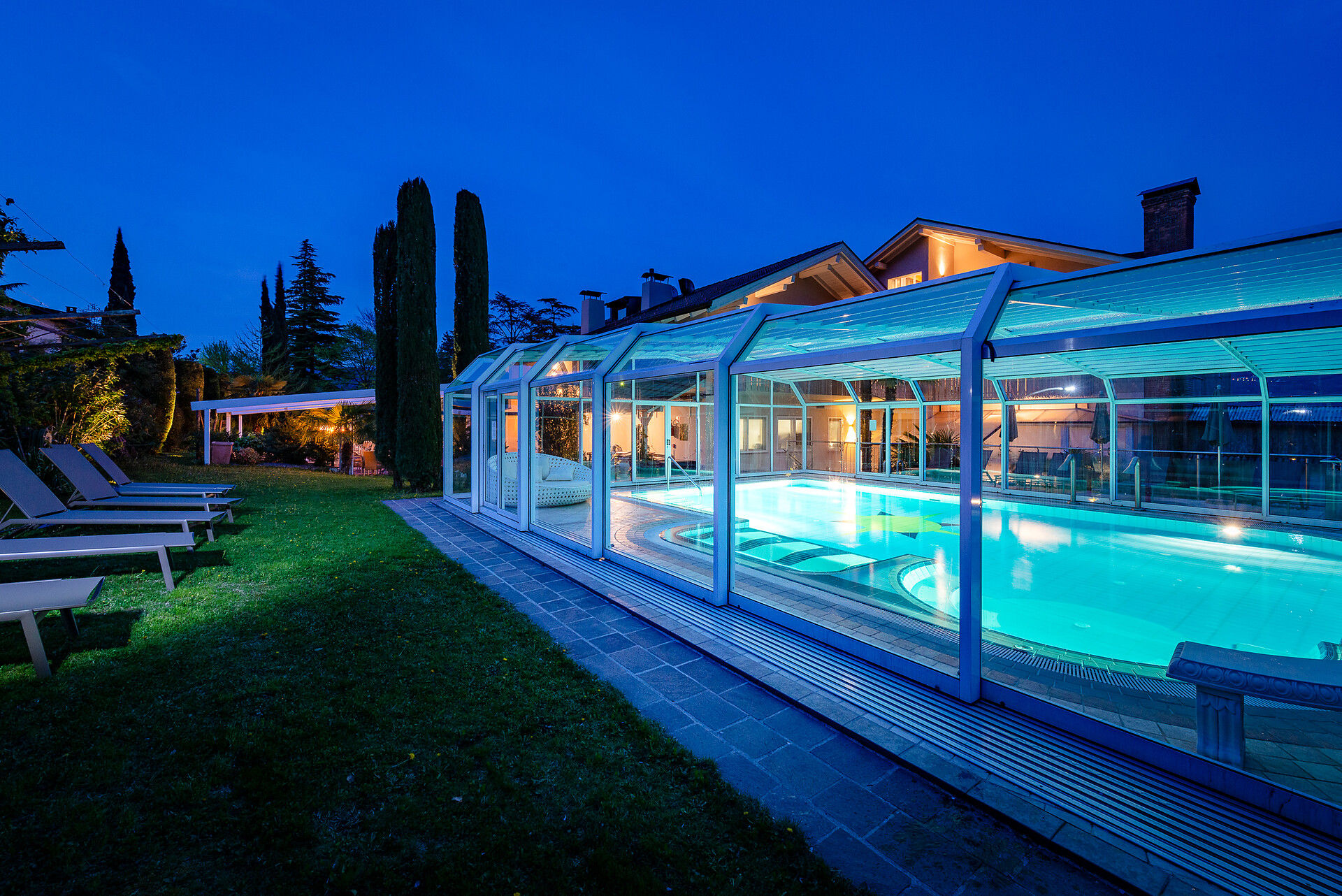 Pool by night Tirolerin Tramin Südtirol