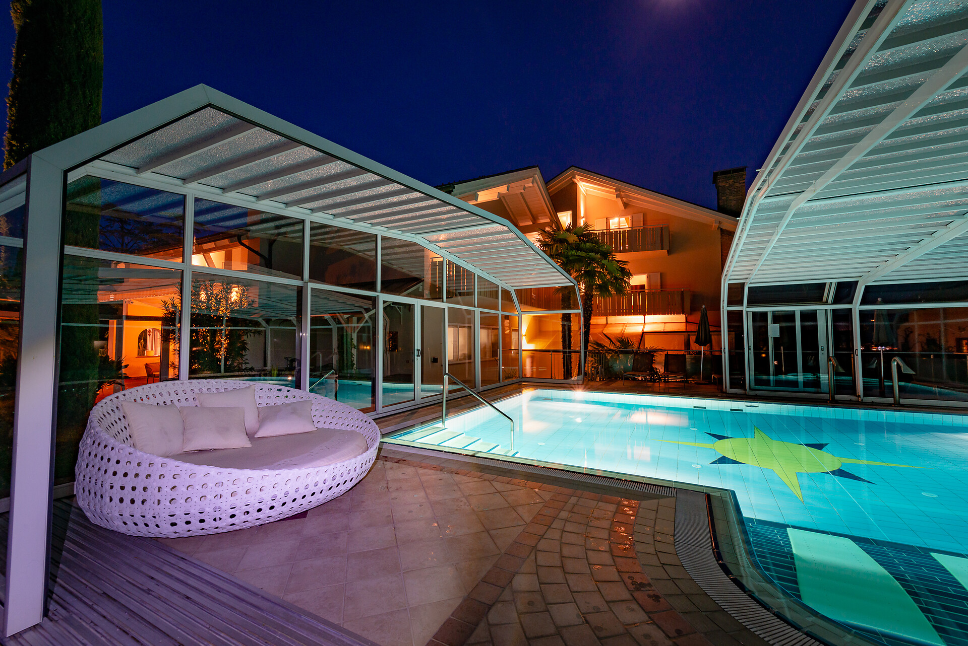 Pool by night Tirolerin Tramin Südtirol