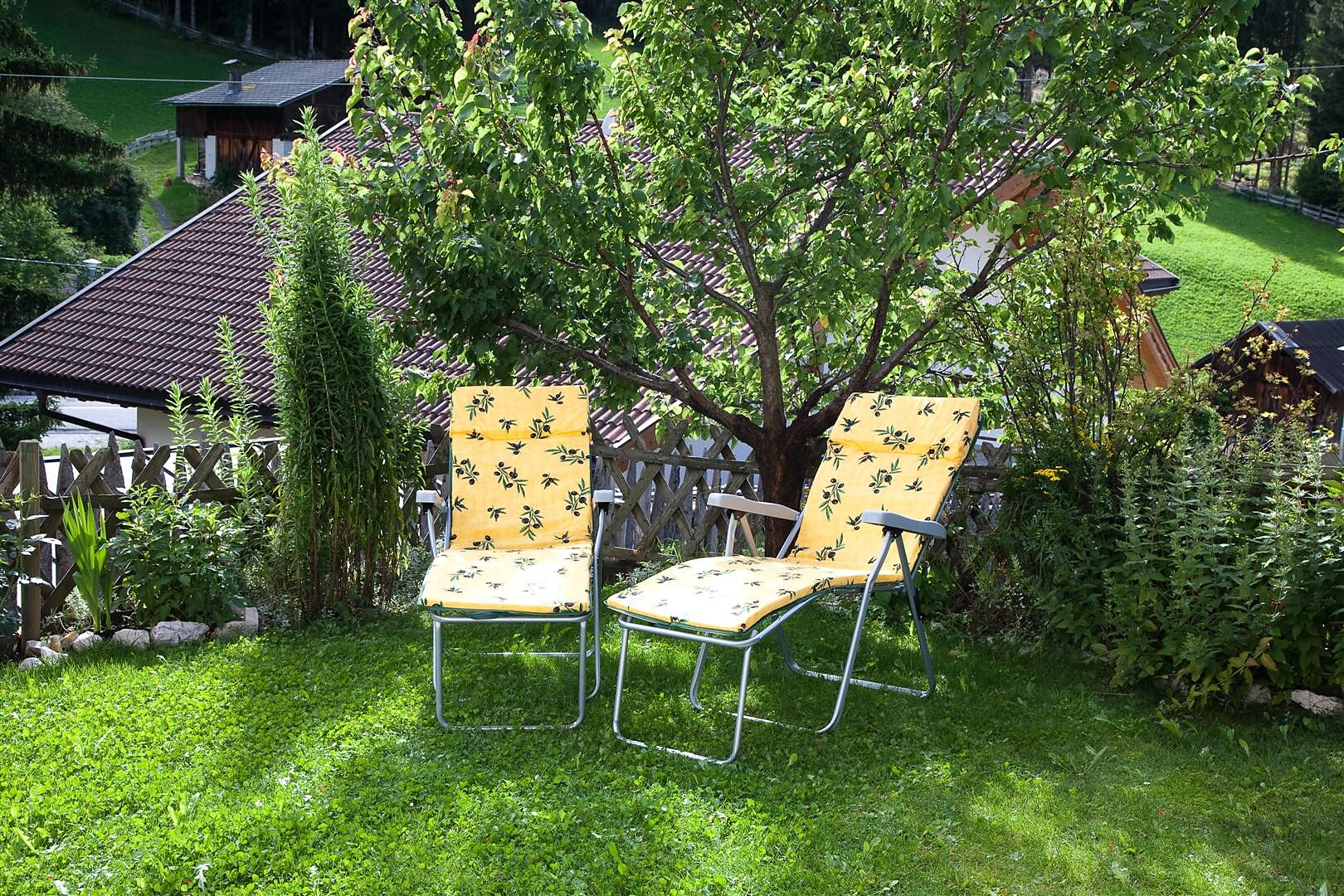 the garden of the apartment "Evening Sun"