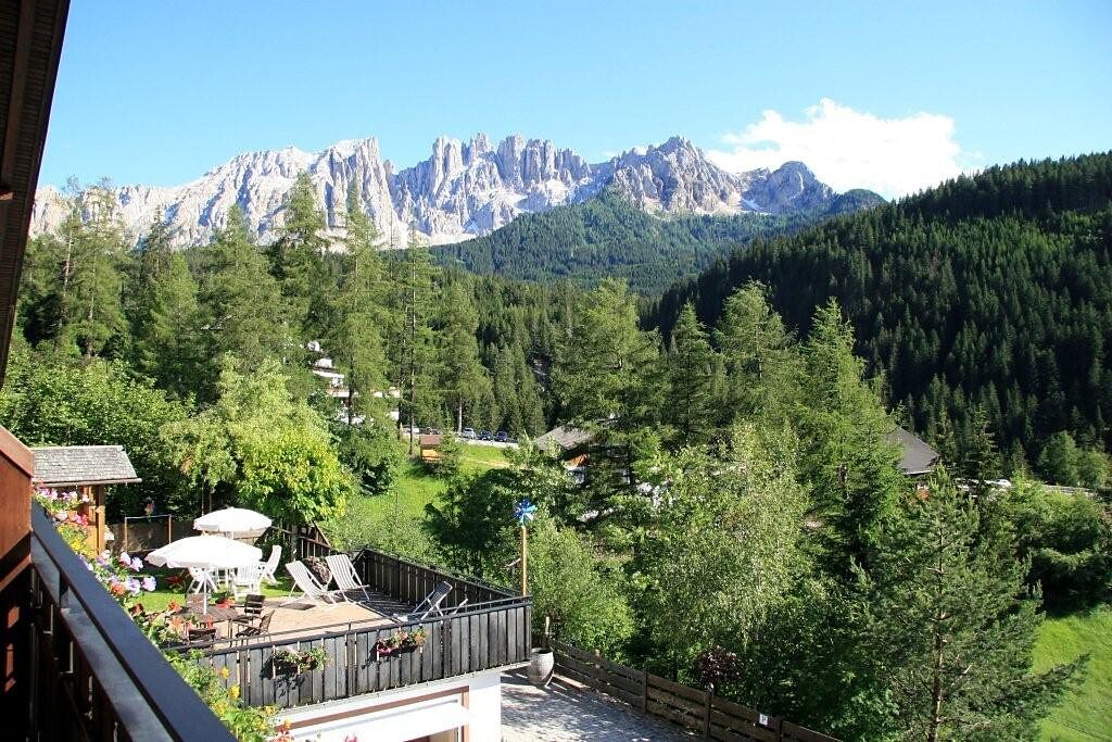 Blick vom Zimmer mit Latemarblick
