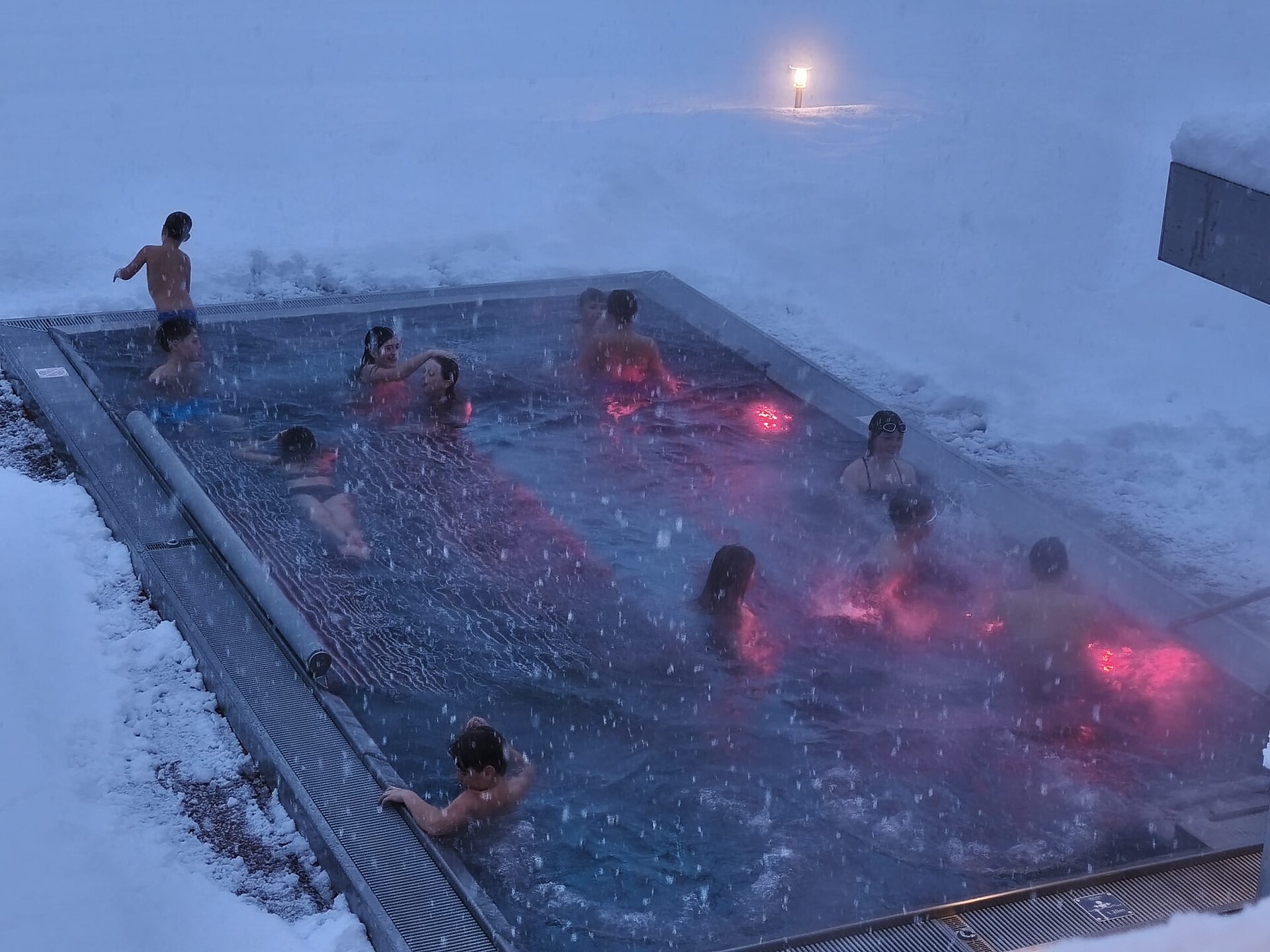 SKY Pool Hotel Knoll 35°