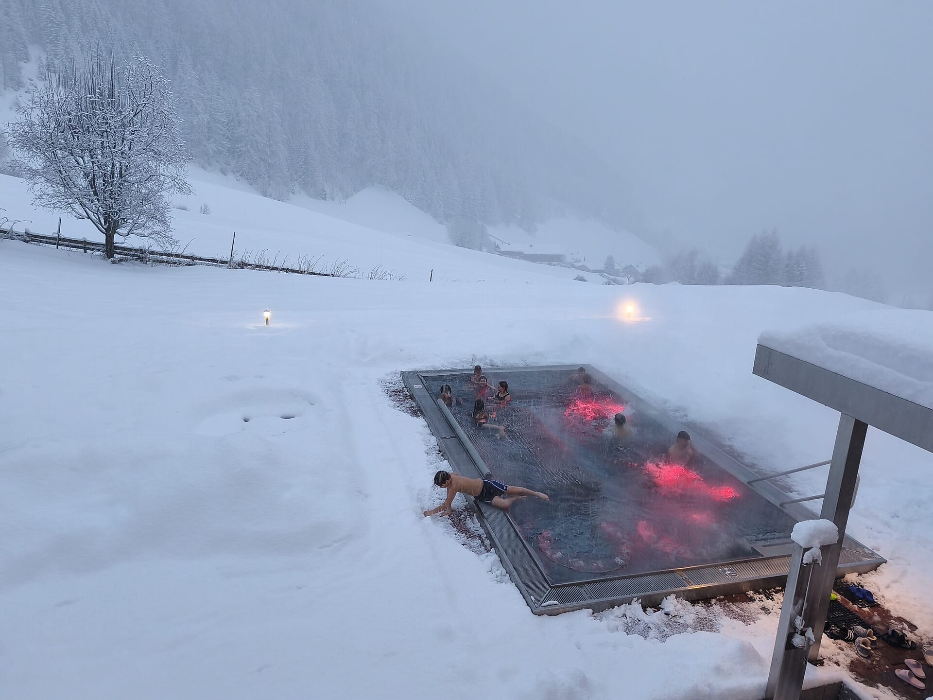 SKY Pool Hotel Knoll 35°