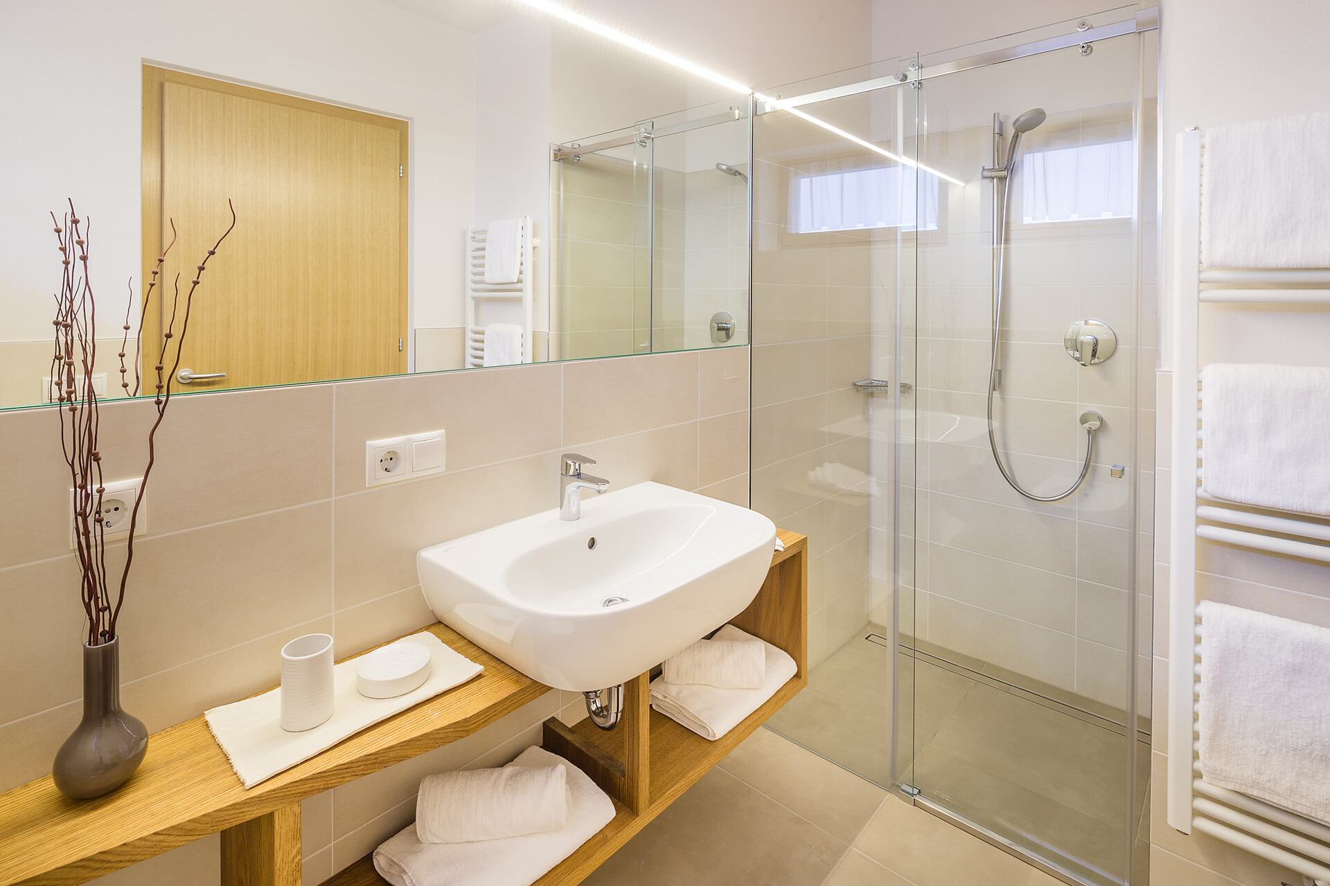 Bath Room Tonele