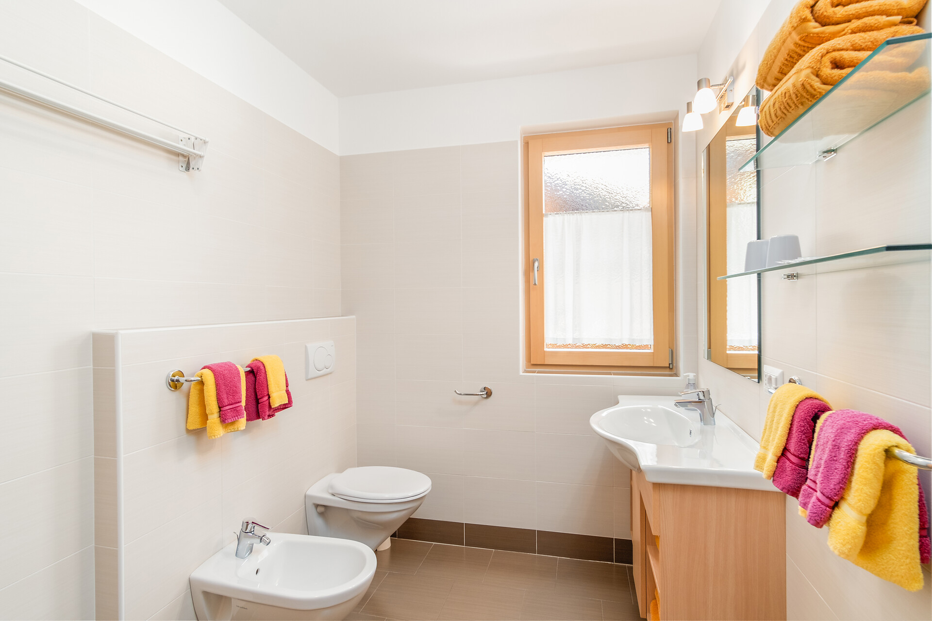 Bad Fewo 2: Dusche, WC, Bidet, Föhn, Hand