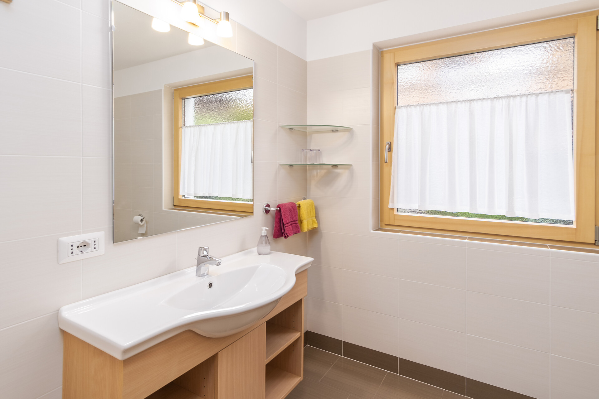 Fermeda: Bad mit Dusche, WC, Bidet