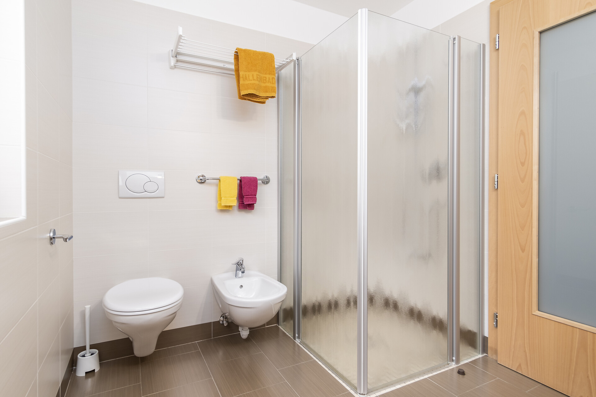 Fermeda: Bad mit Dusche, WC, Bidet