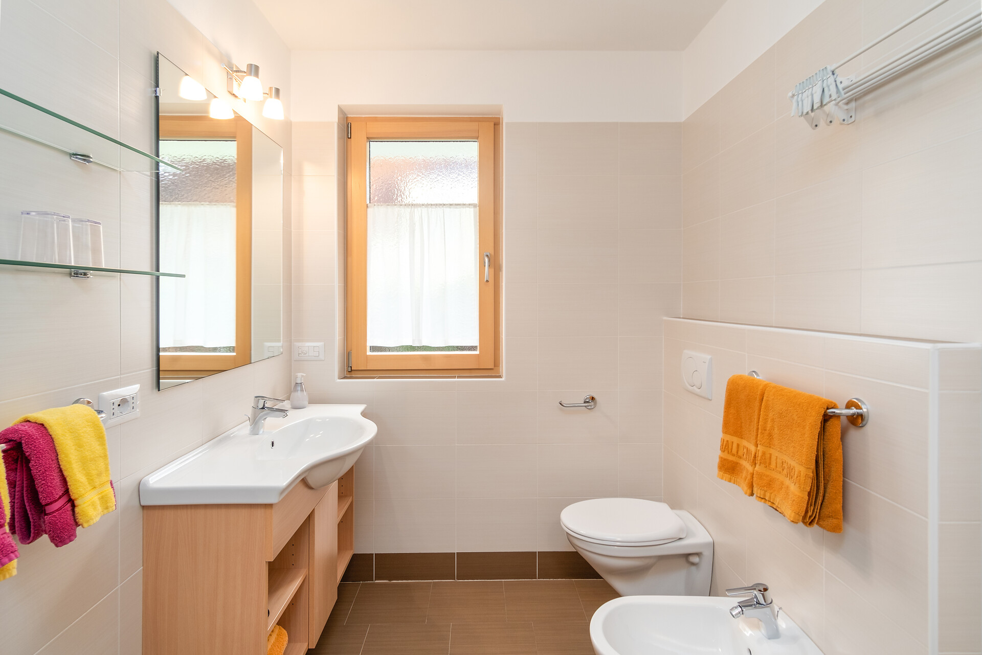 Bad Fewo Sass Rigais: Dusche, WC, Bidet, Föhn, Hand