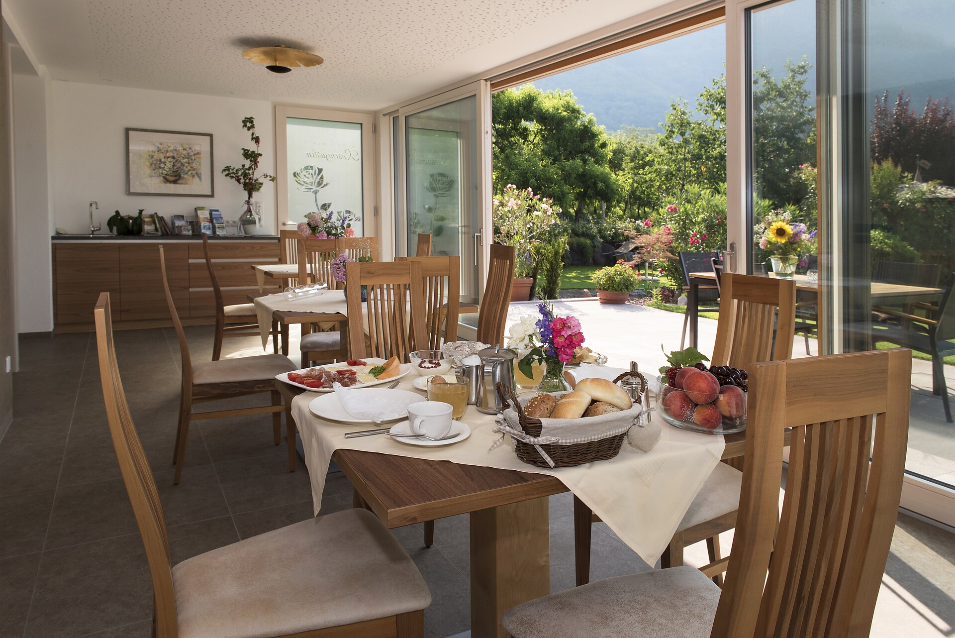 Breakfast room with view