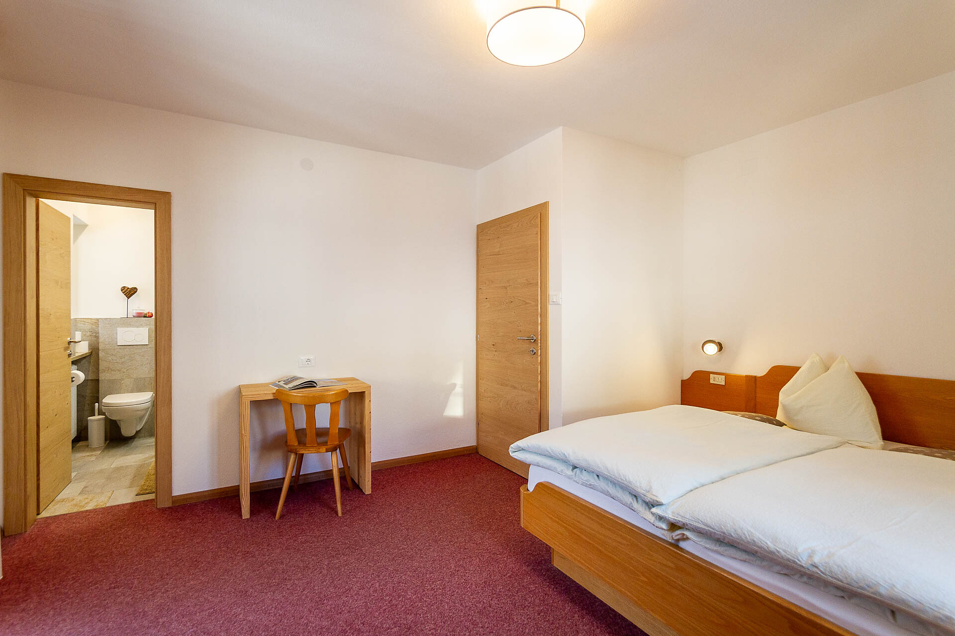 second bedroom app.3 with bathroom